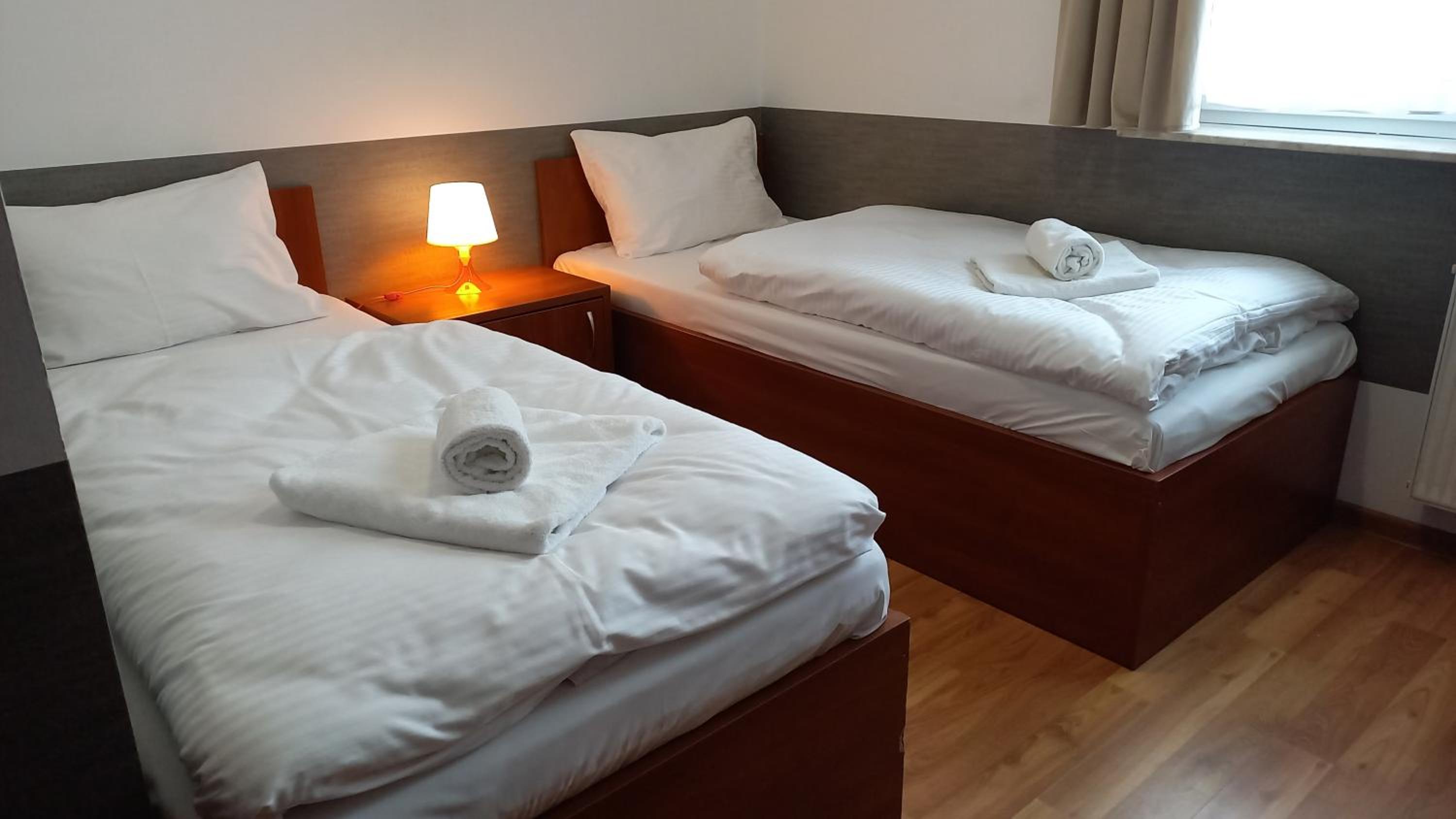 Standard Twin Room - Photo 6