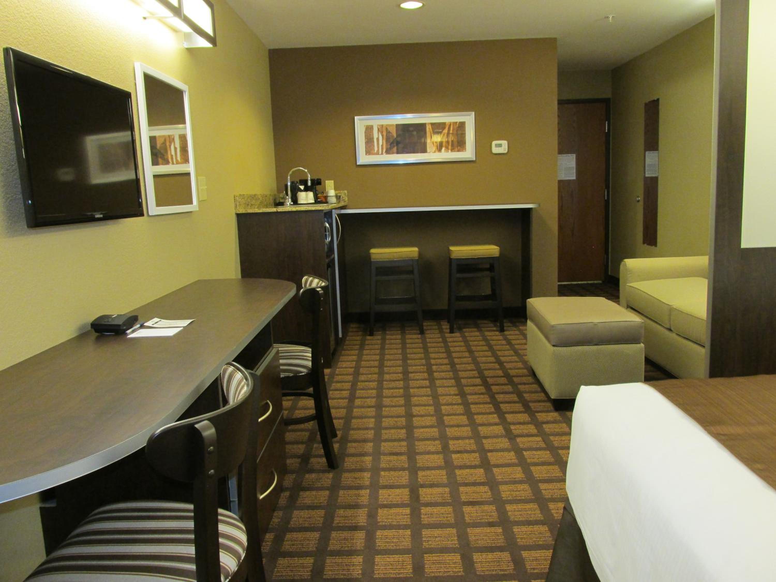 2 Queen Beds, Mobility/Accessible Room, Bathtub w/ Grab Bars, Non-Smoking photo 3