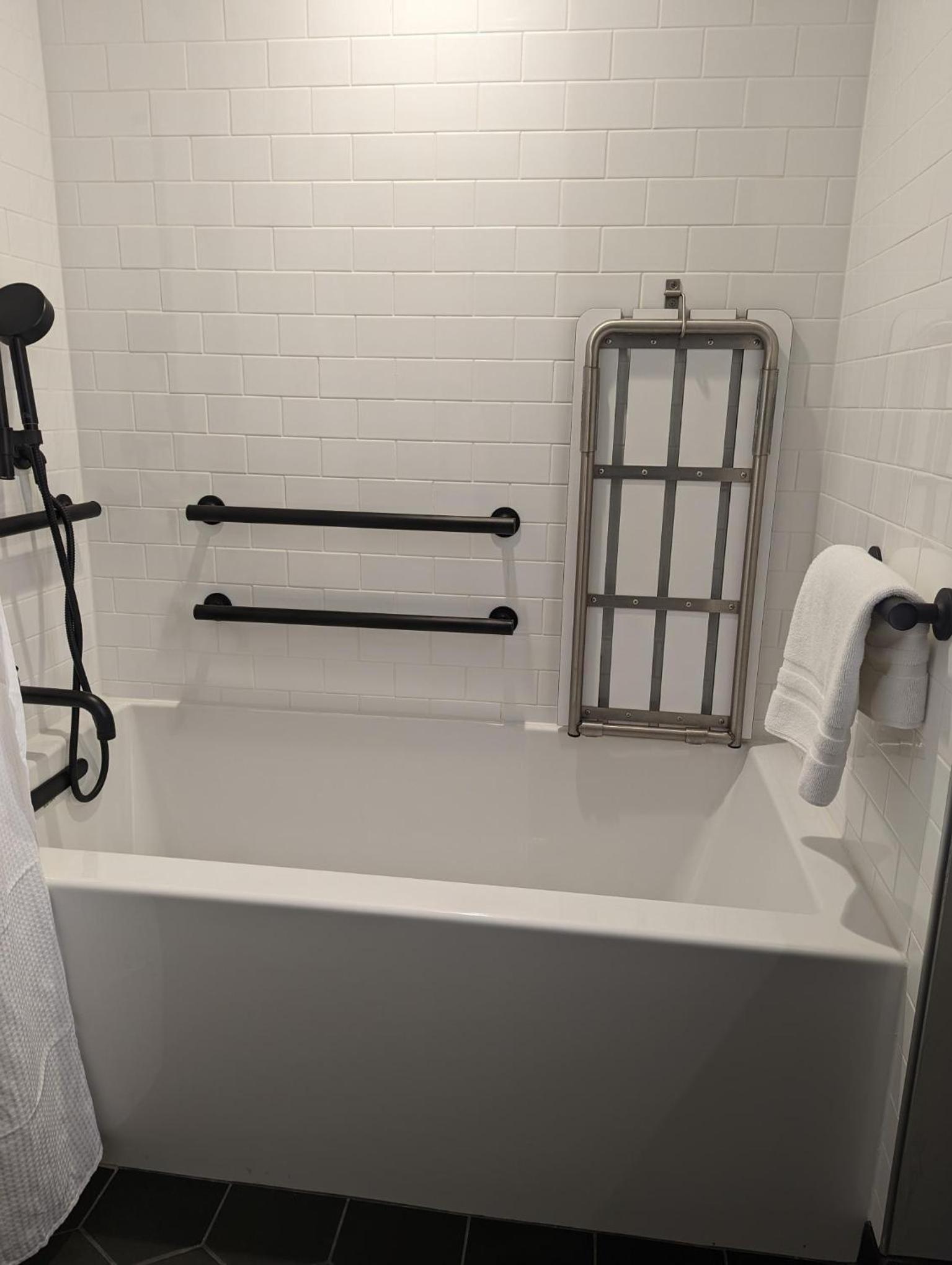 Royal King - Accessible ADA Tub