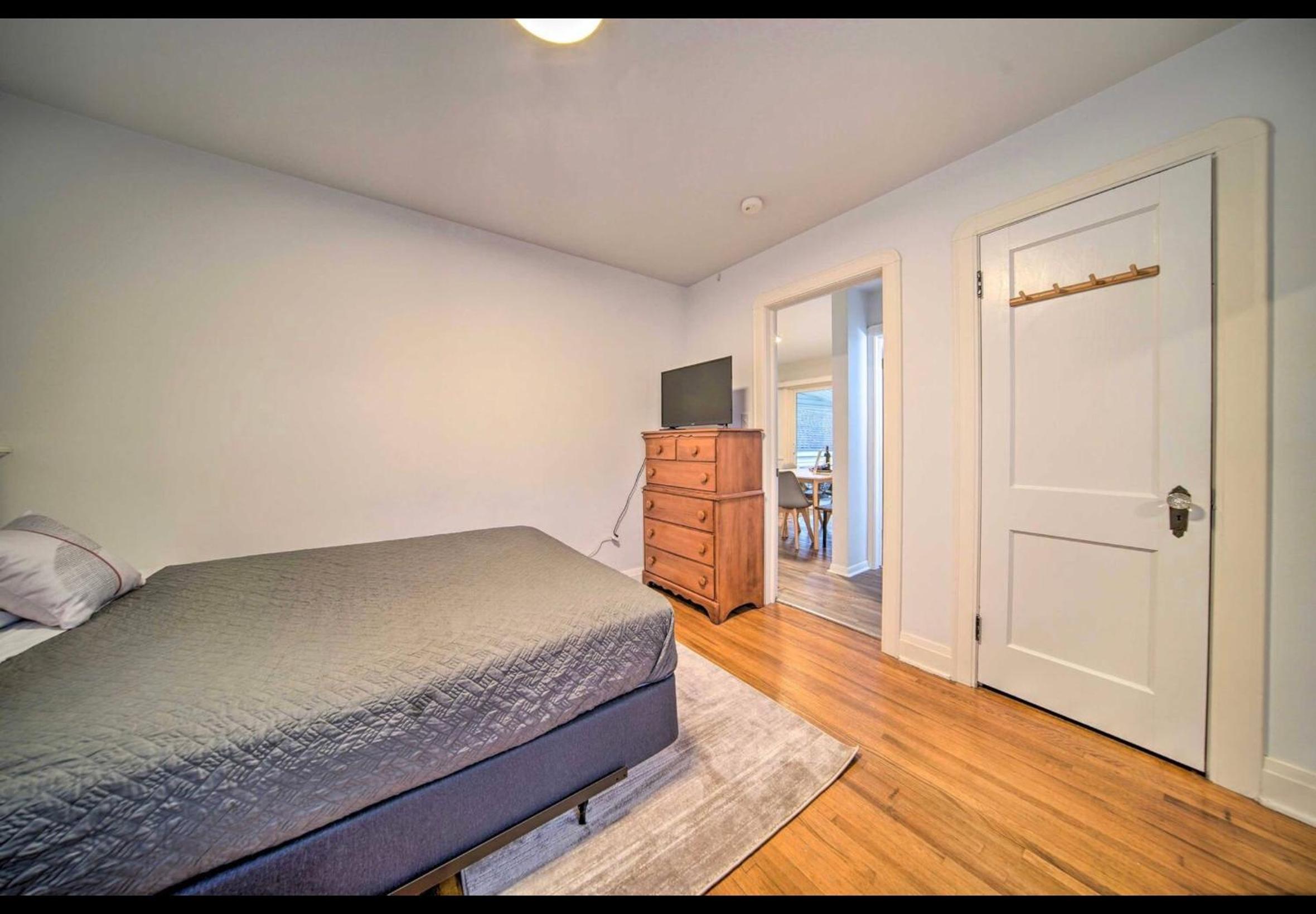 Three-Bedroom House photo 2
