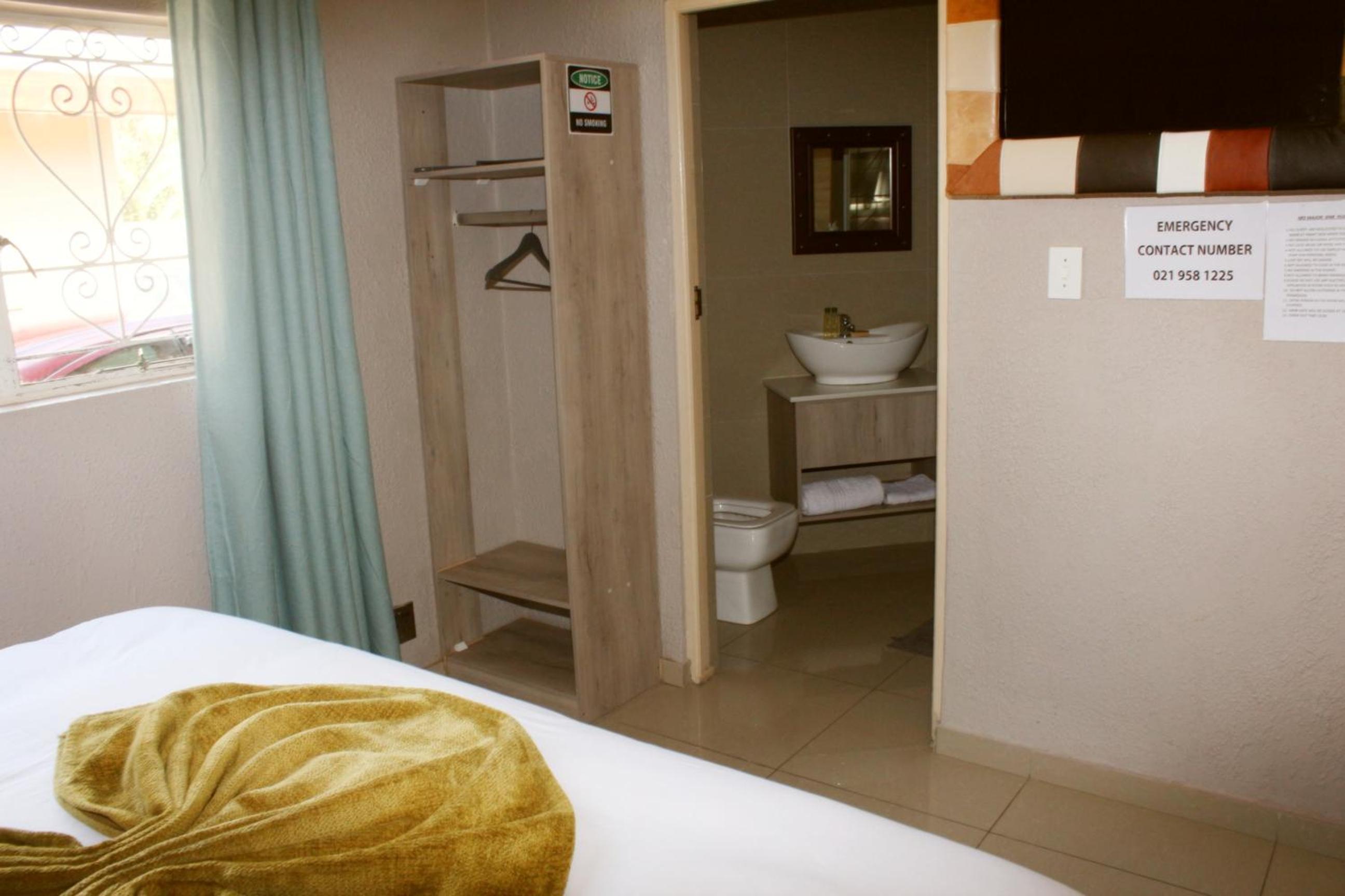 Deluxe Double Room (2 Adults + 1 Child) - Photo 1