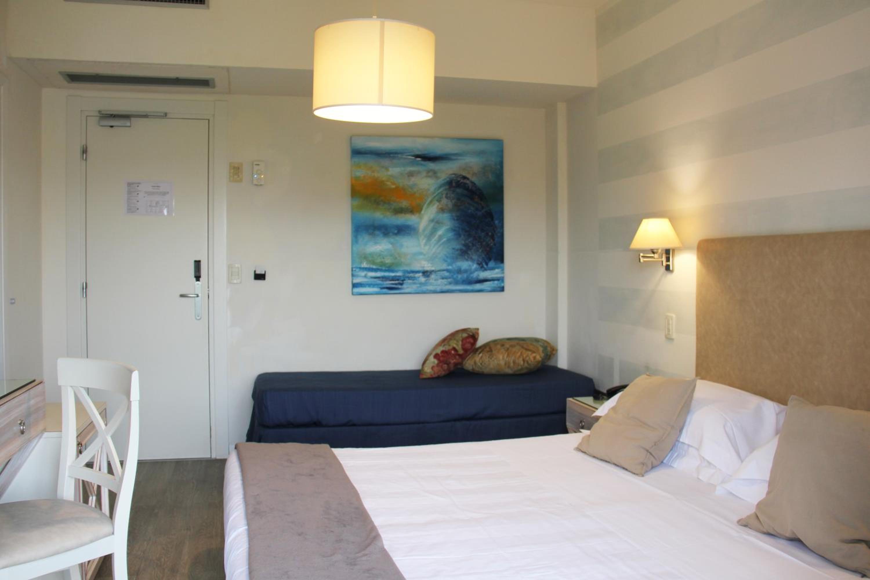 Triple Room with Balcony - Photo 1