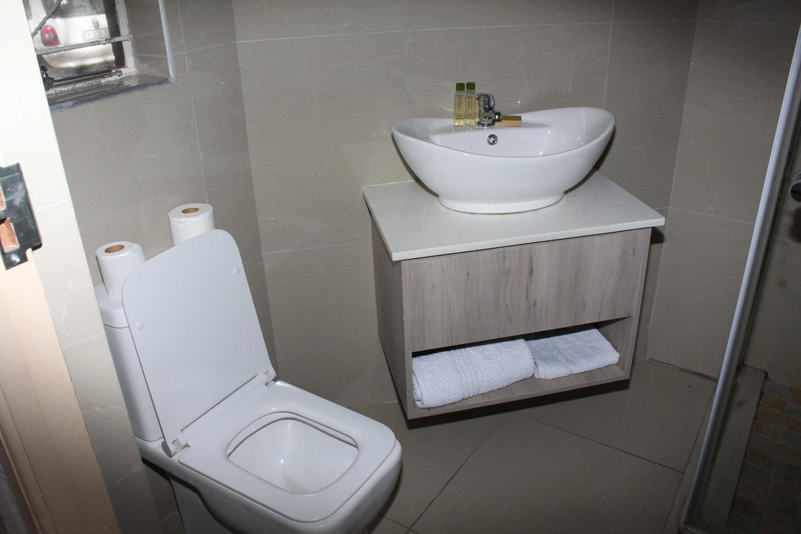 Deluxe Double Room (2 Adults + 1 Child) - Photo 2