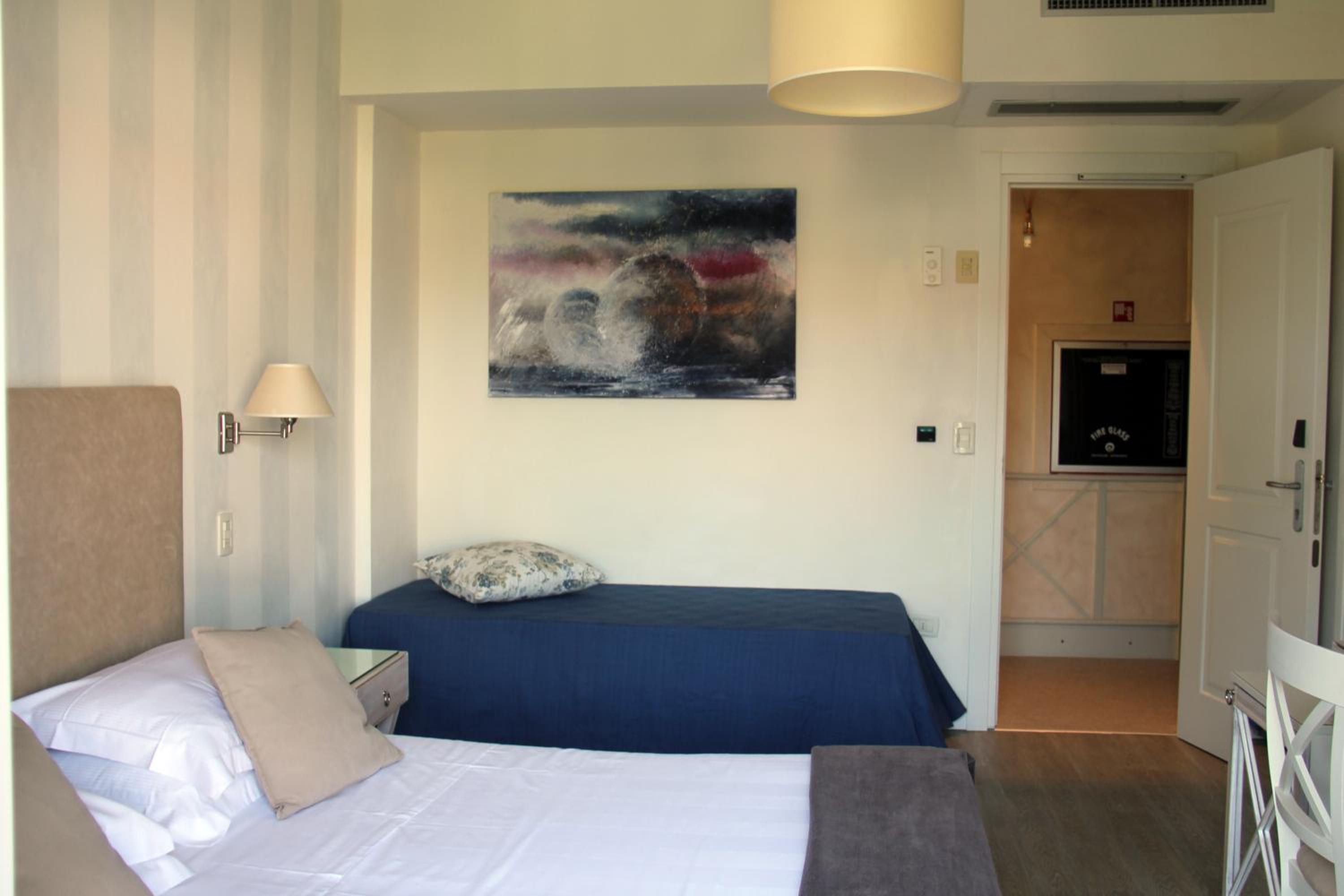 Triple Room with Balcony - Photo 2