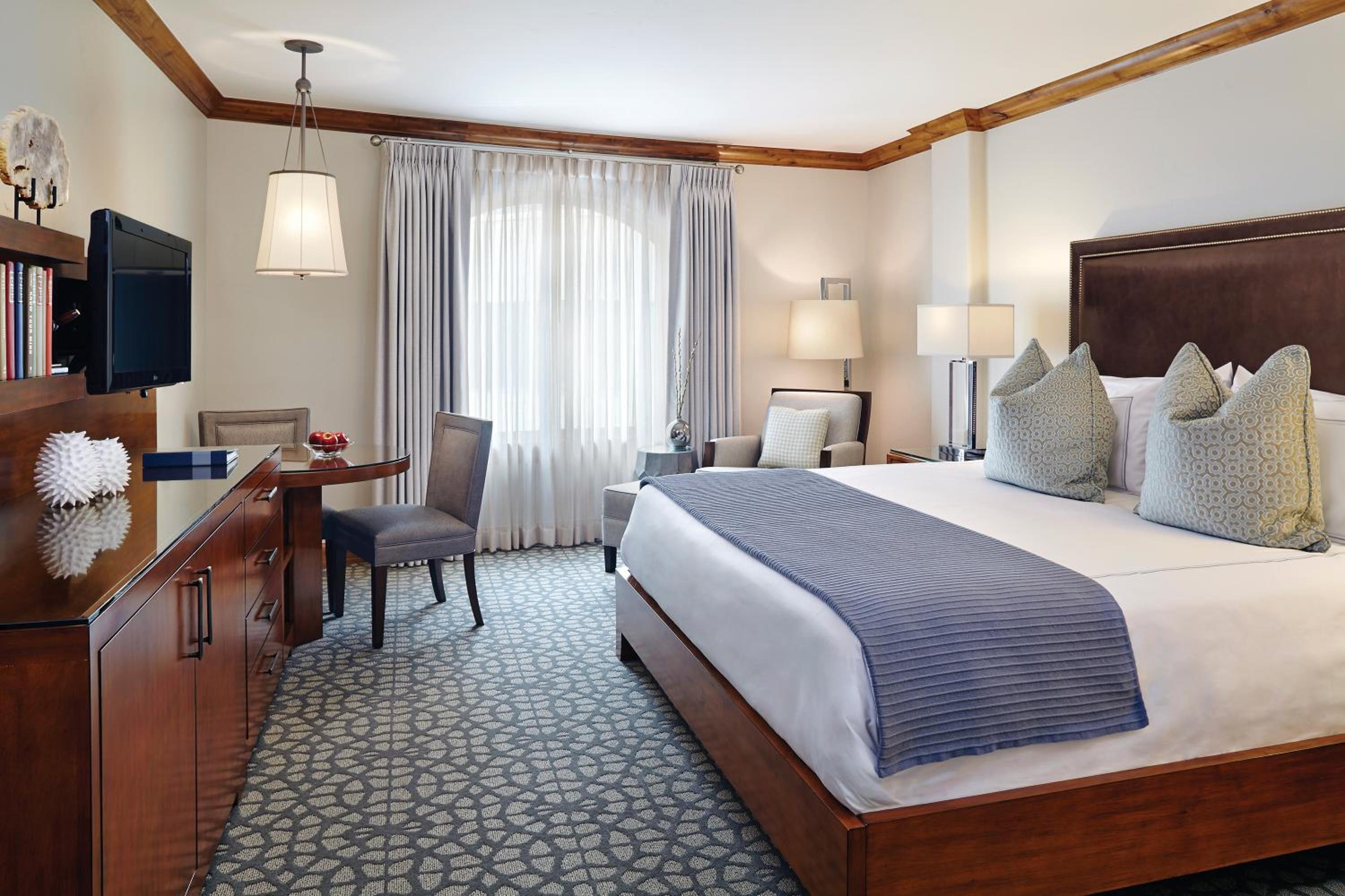 Luxury King Room
