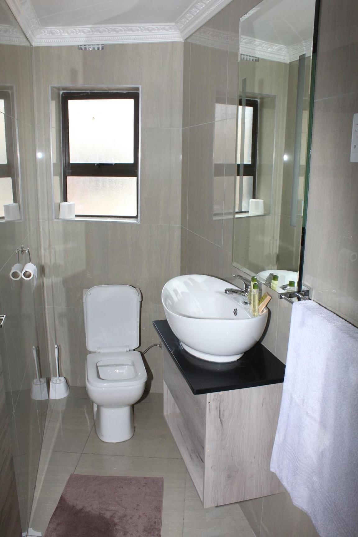Deluxe Double Room (2 Adults + 1 Child) - Photo 18