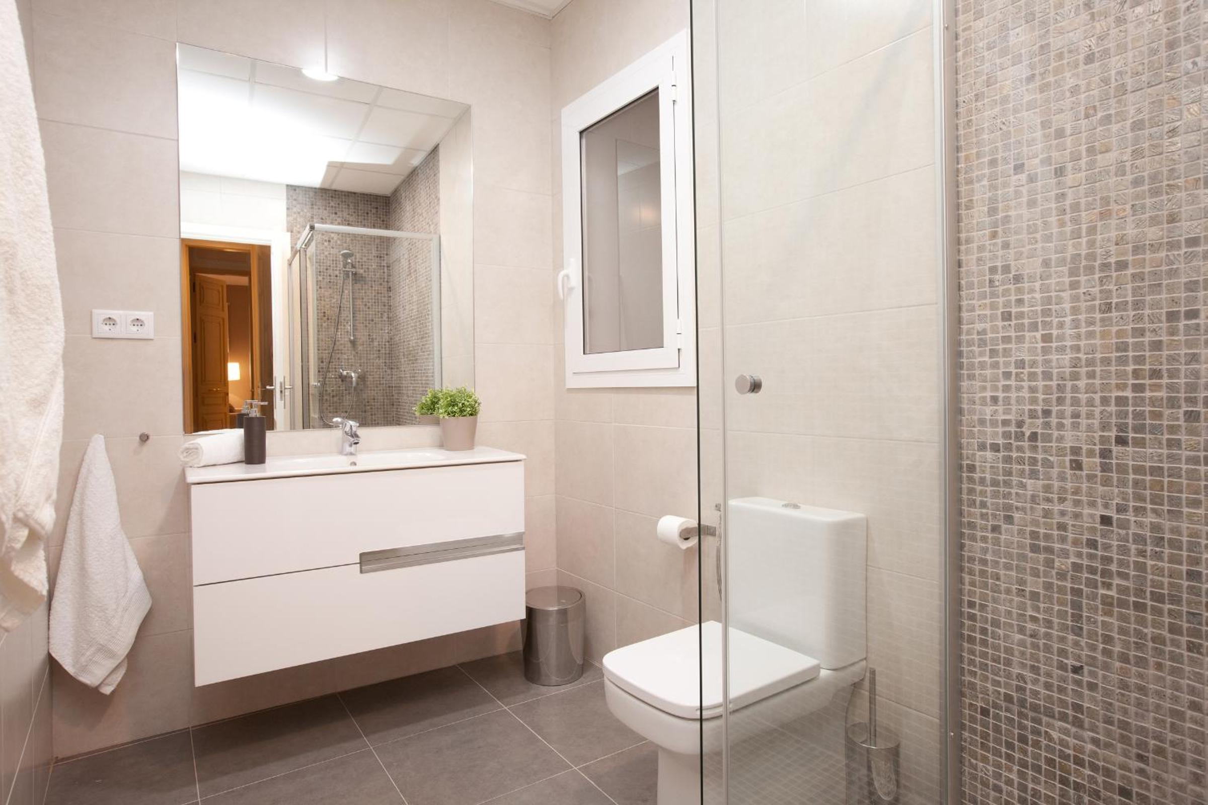Two-Bedroom Apartment  - Ground Floor - Orange photo 2
