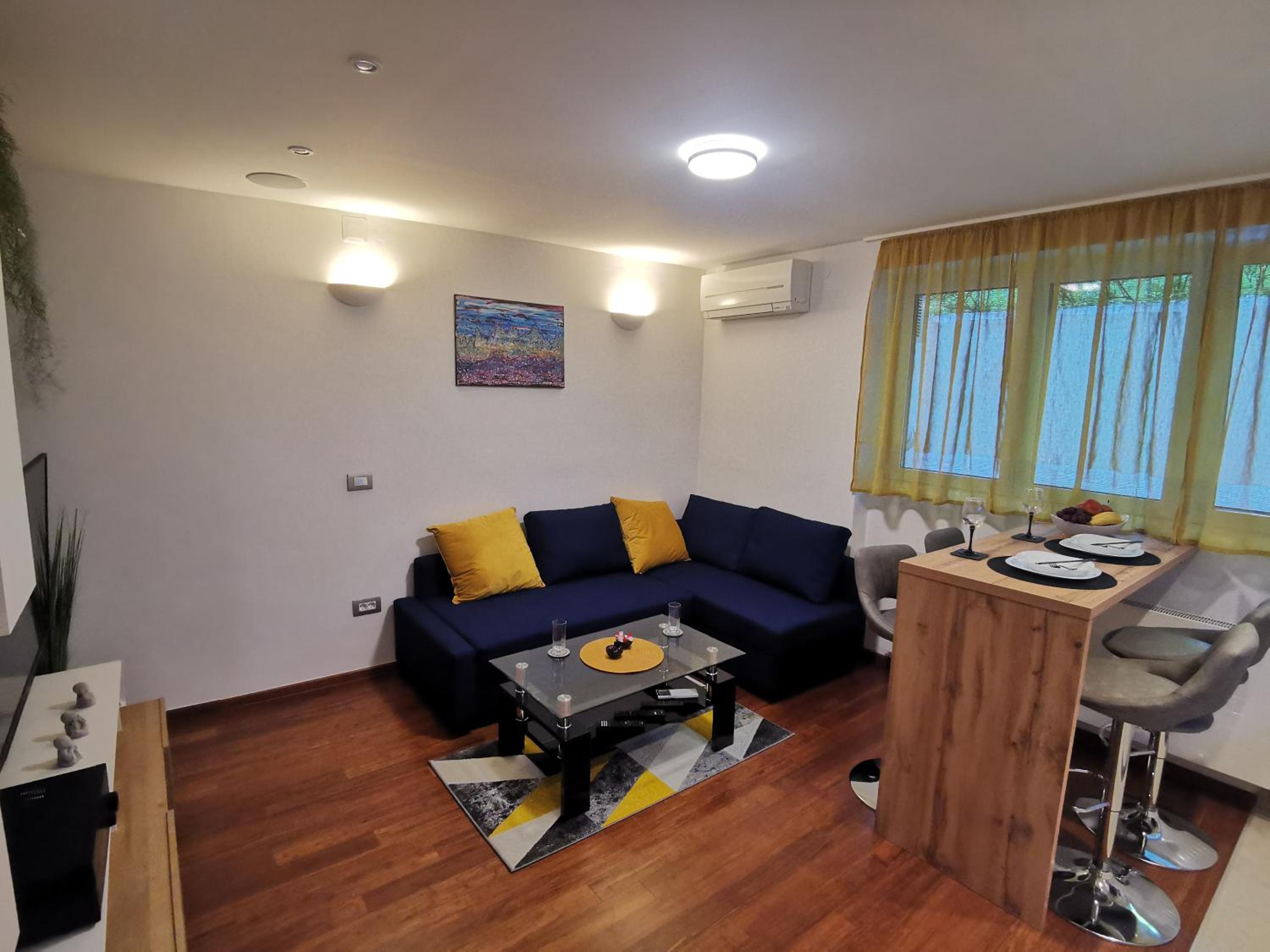One-Bedroom Apartment - Photo 1