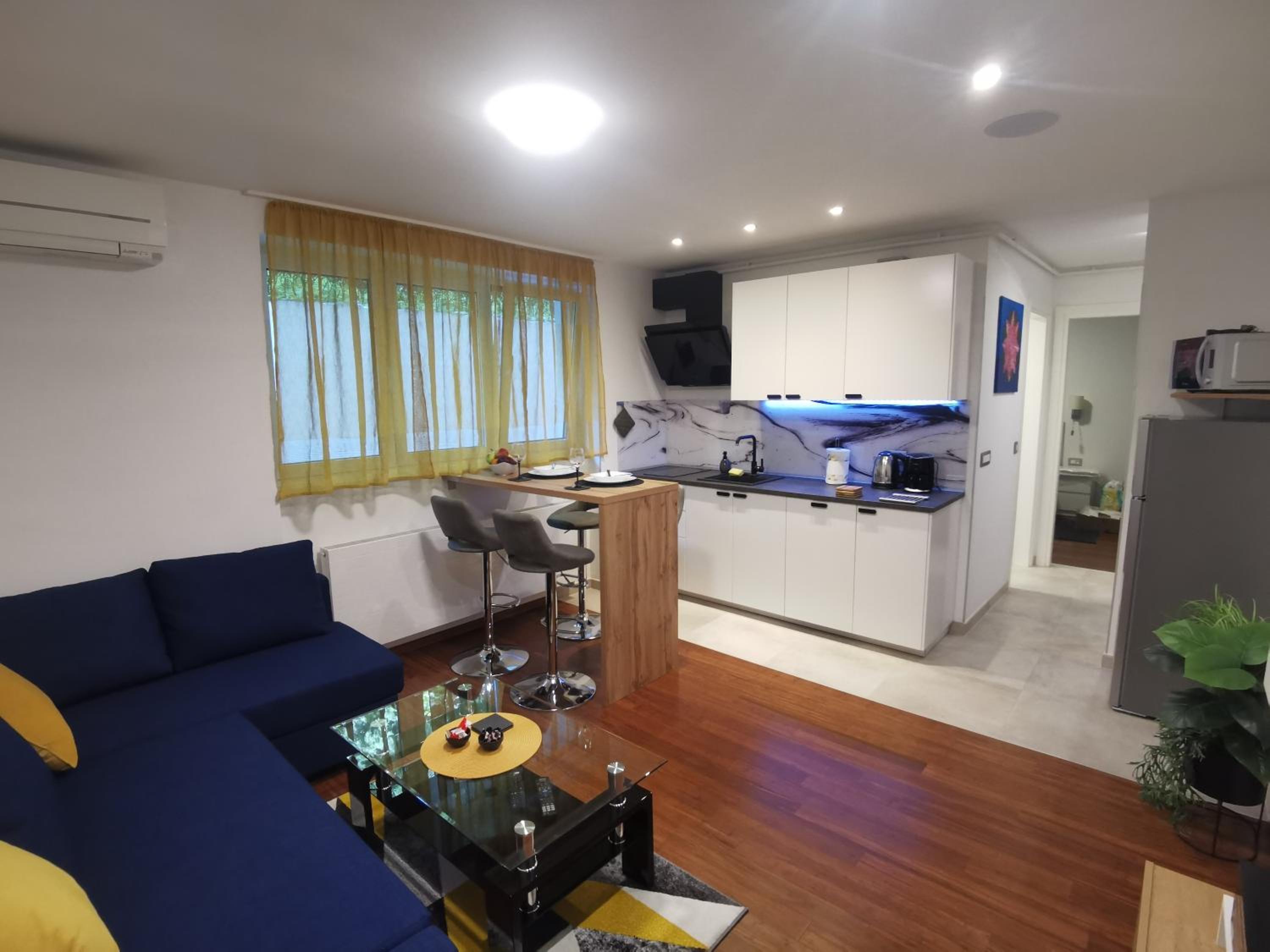 One-Bedroom Apartment - Photo 6