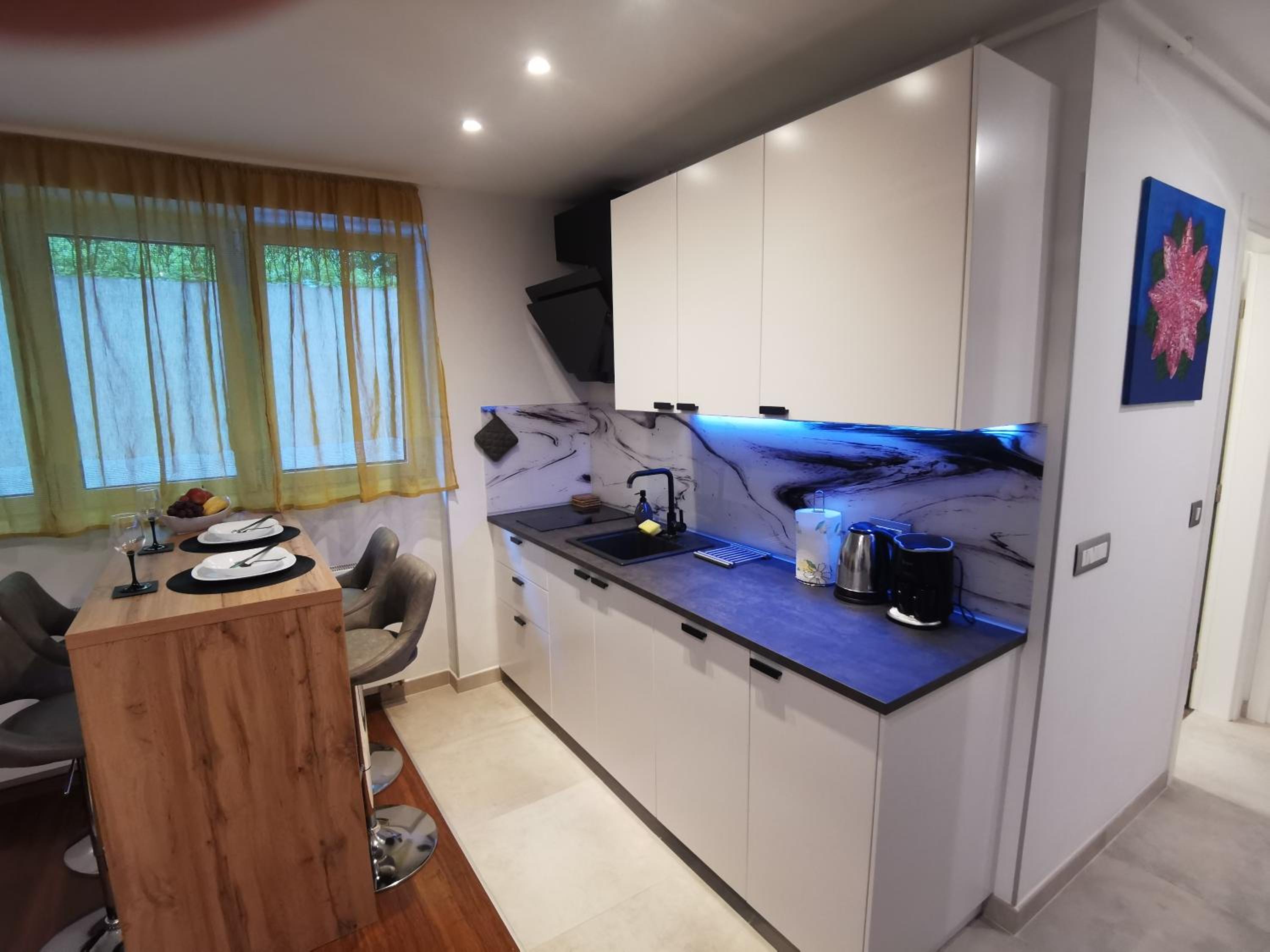 One-Bedroom Apartment - Photo 5