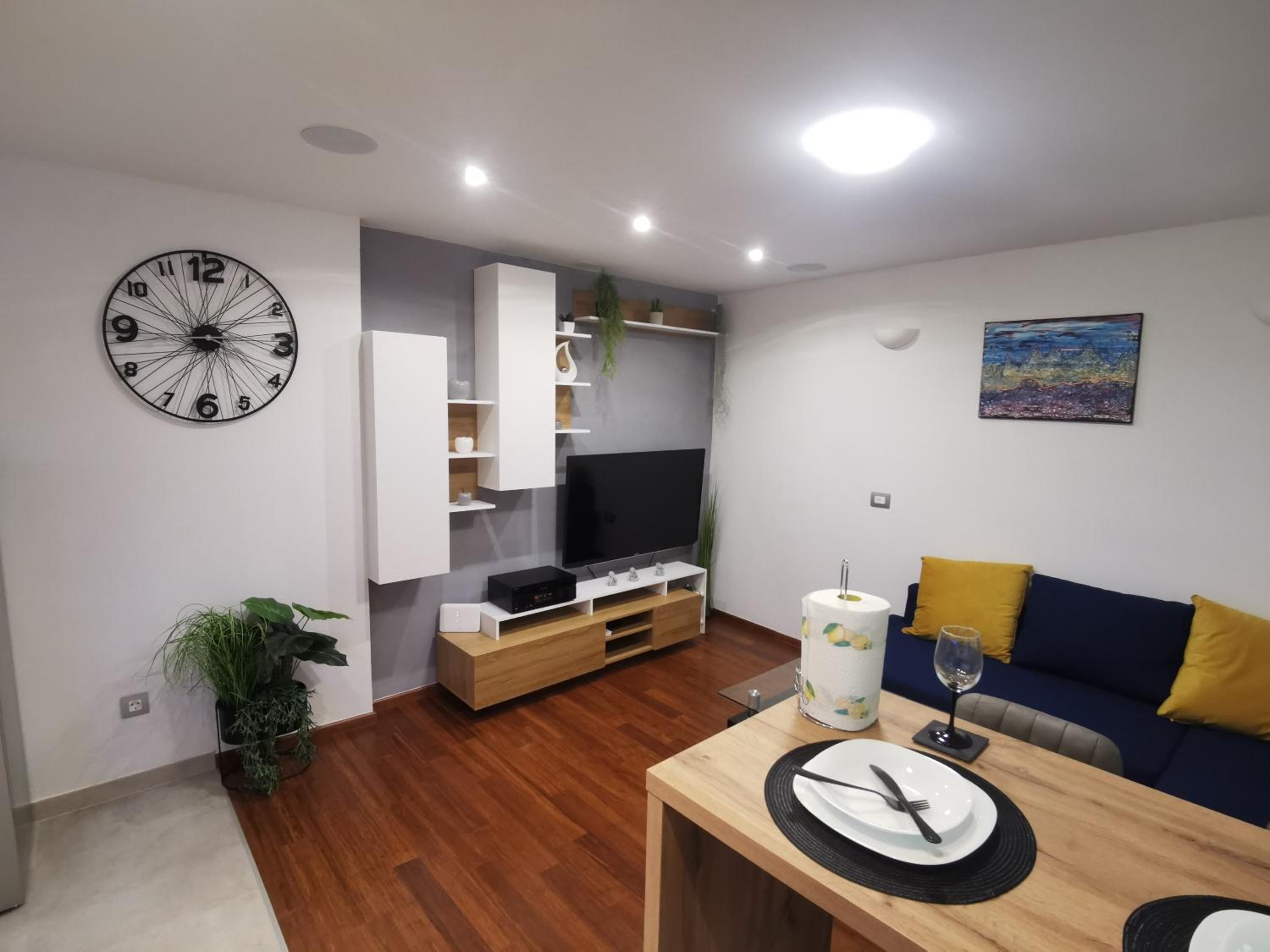 One-Bedroom Apartment - Photo 14