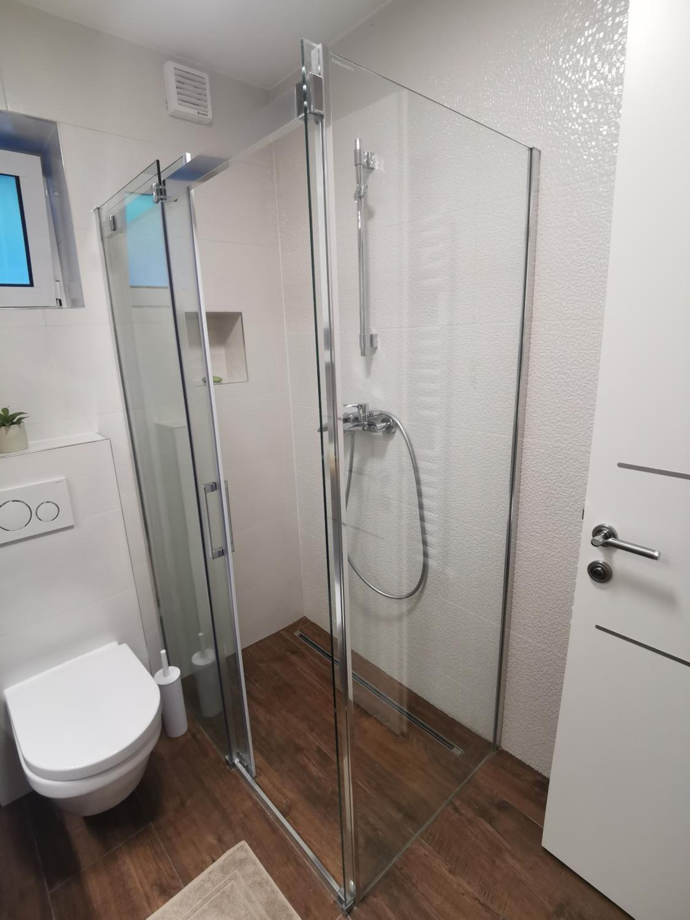 One-Bedroom Apartment - Photo 12