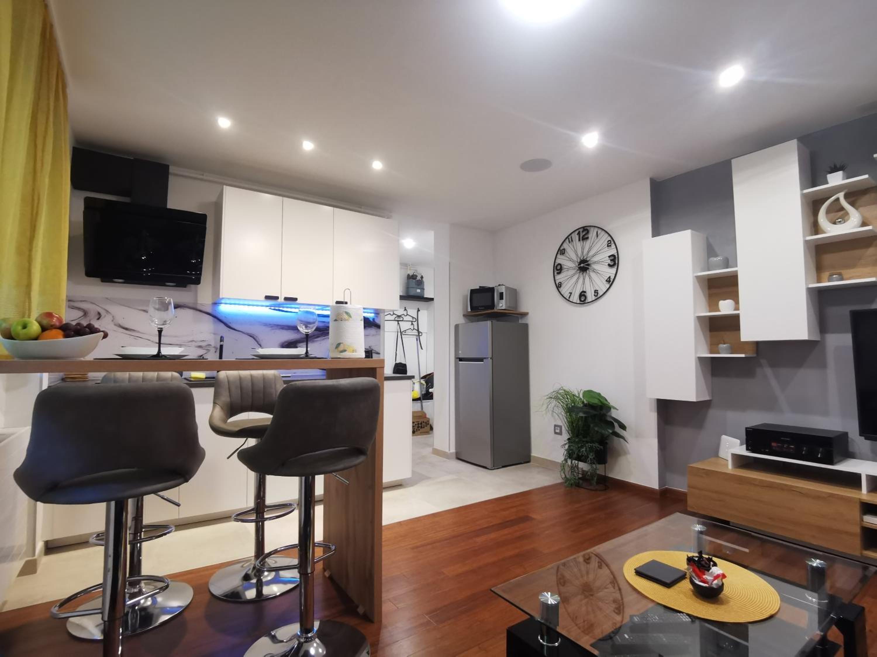 One-Bedroom Apartment - Photo 3