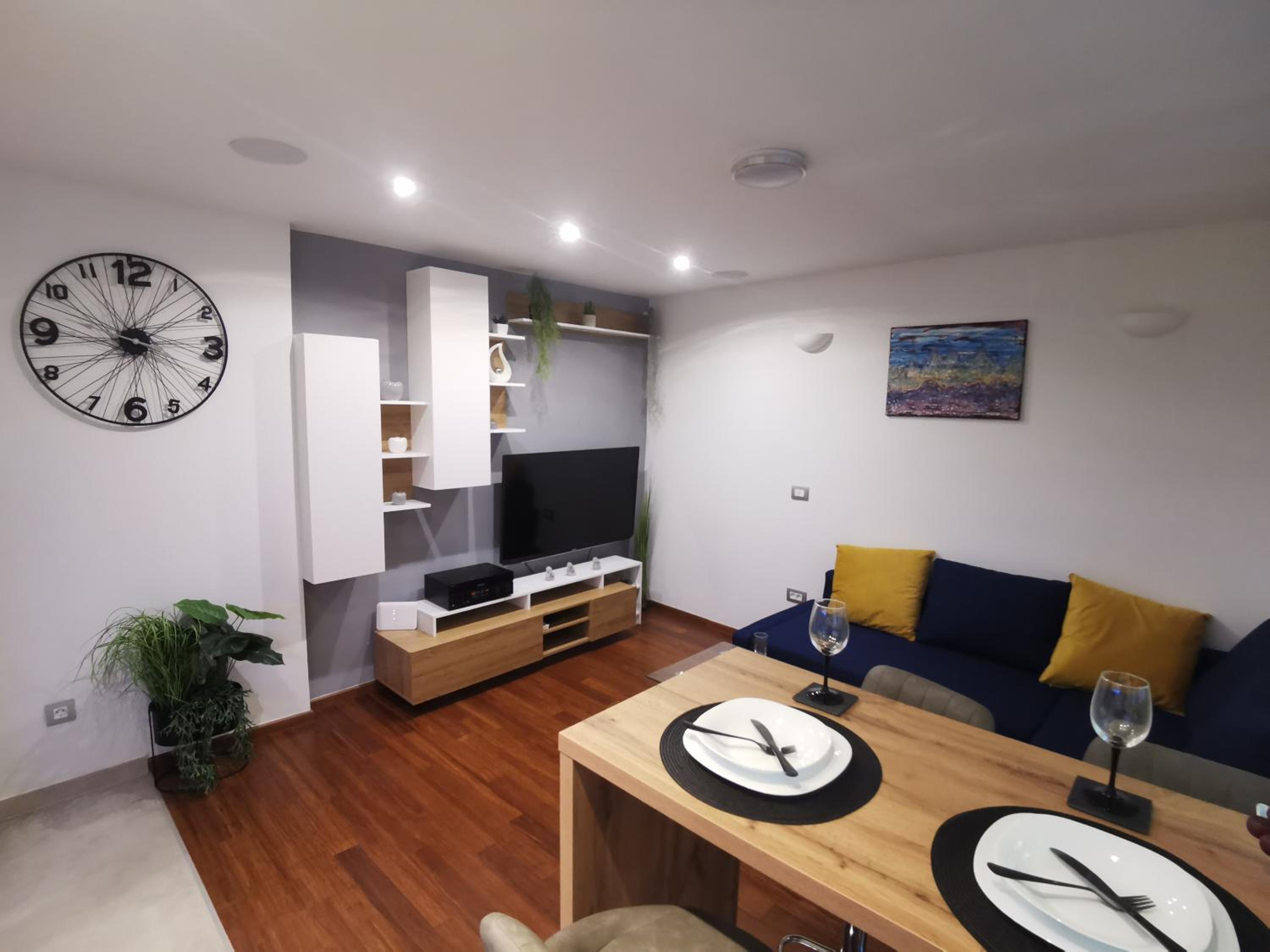 One-Bedroom Apartment - Photo 7