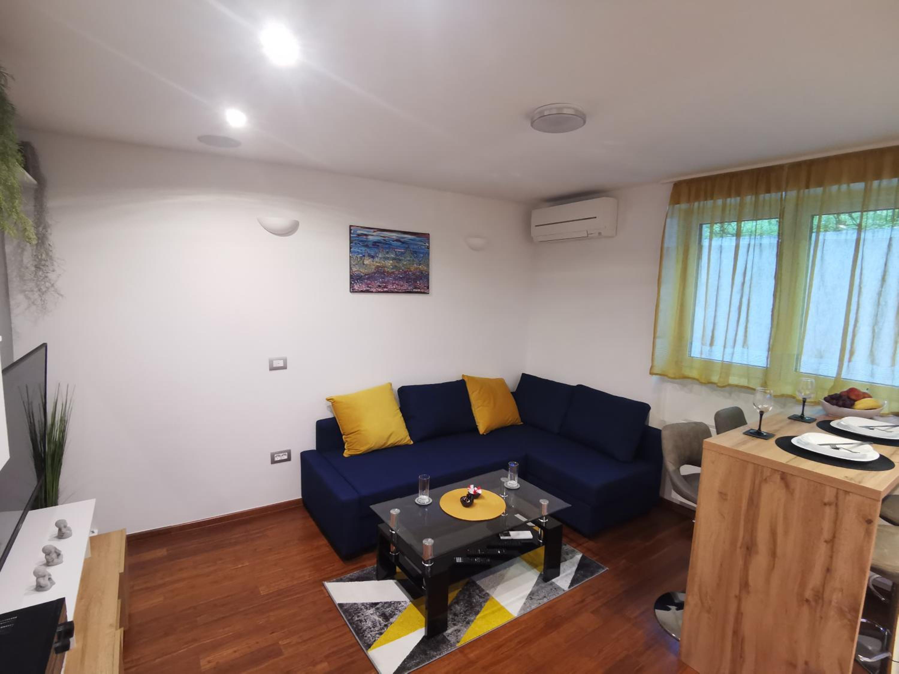 One-Bedroom Apartment - Photo 15
