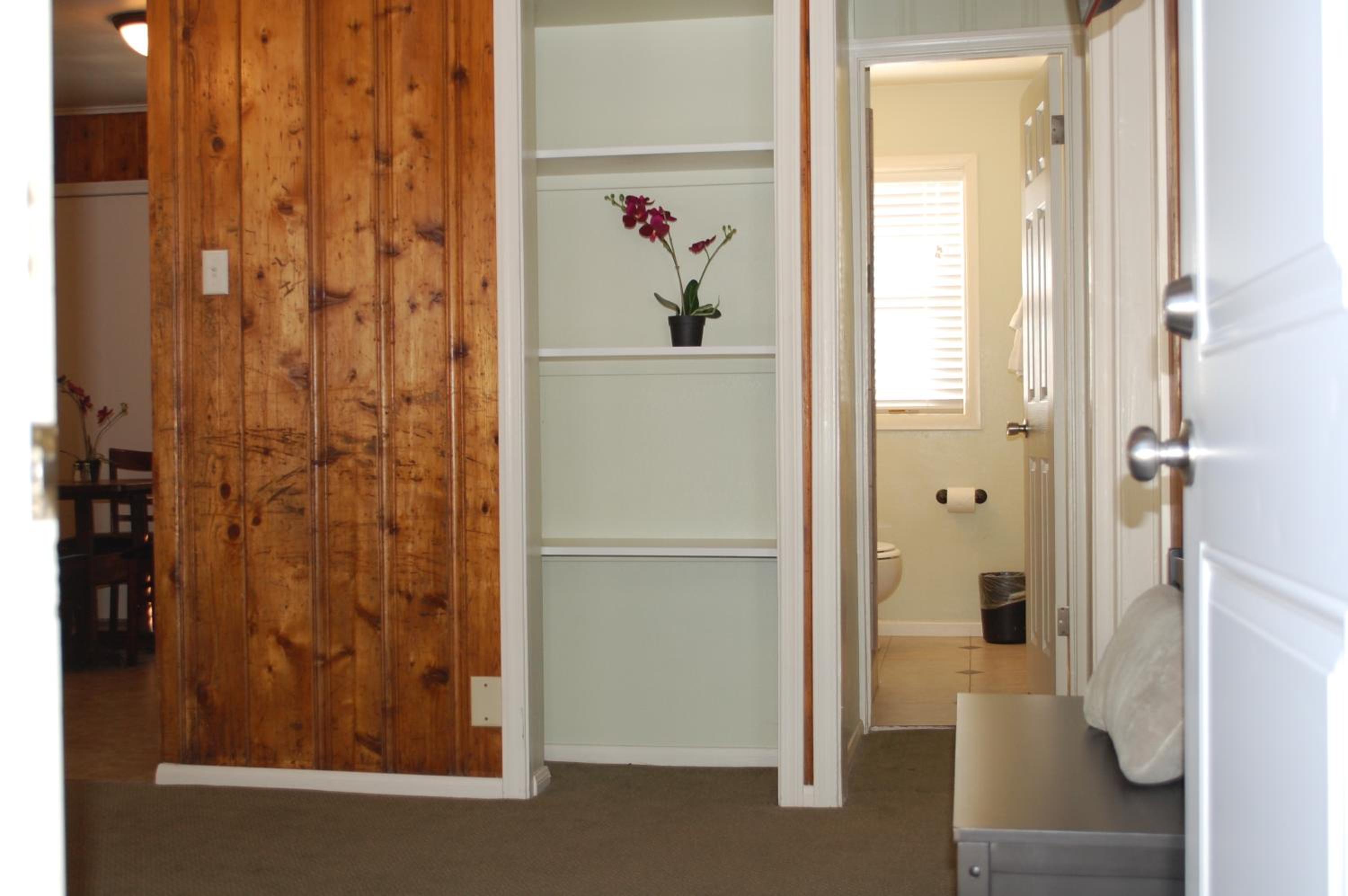 Queen Room with Kitchen photo 1