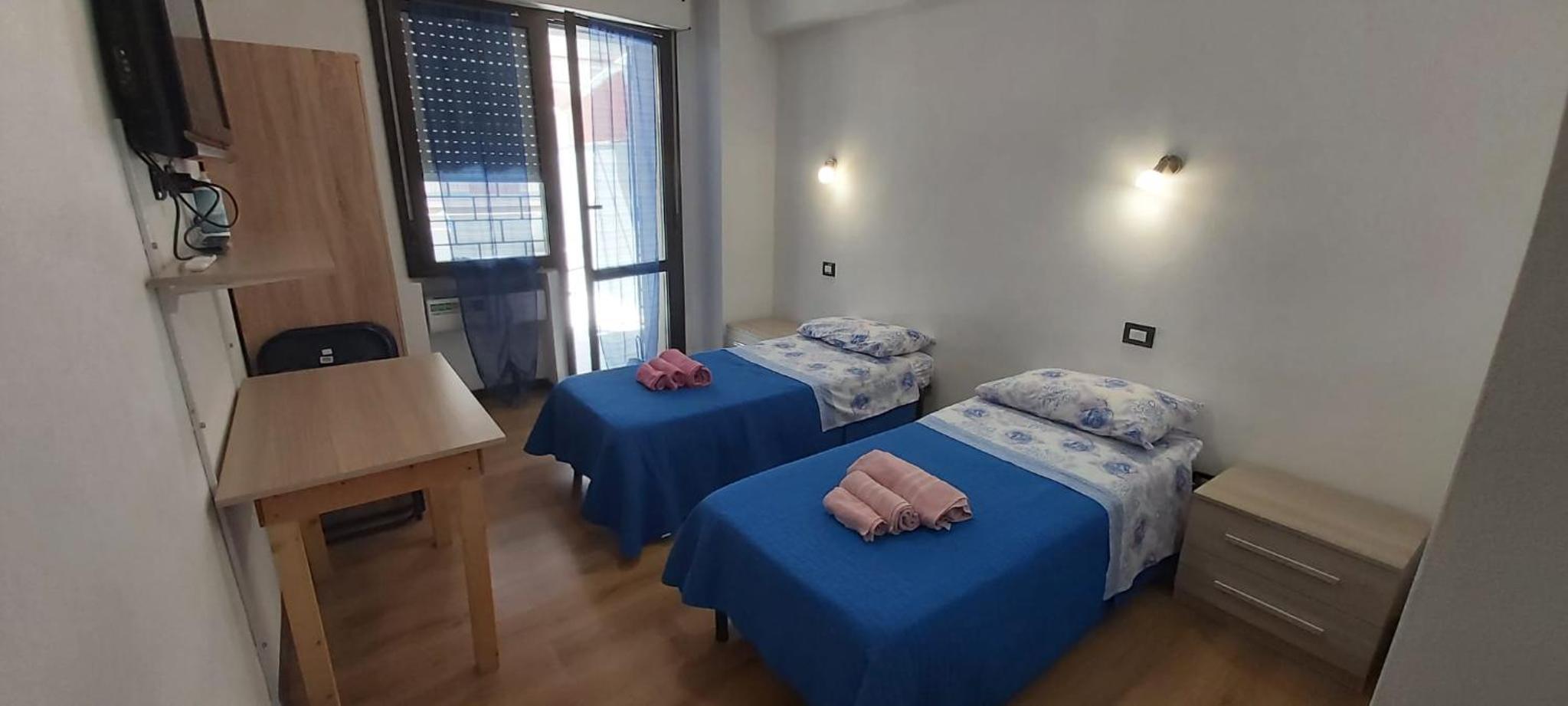 Double or Twin Room with Private Bathroom photo 3