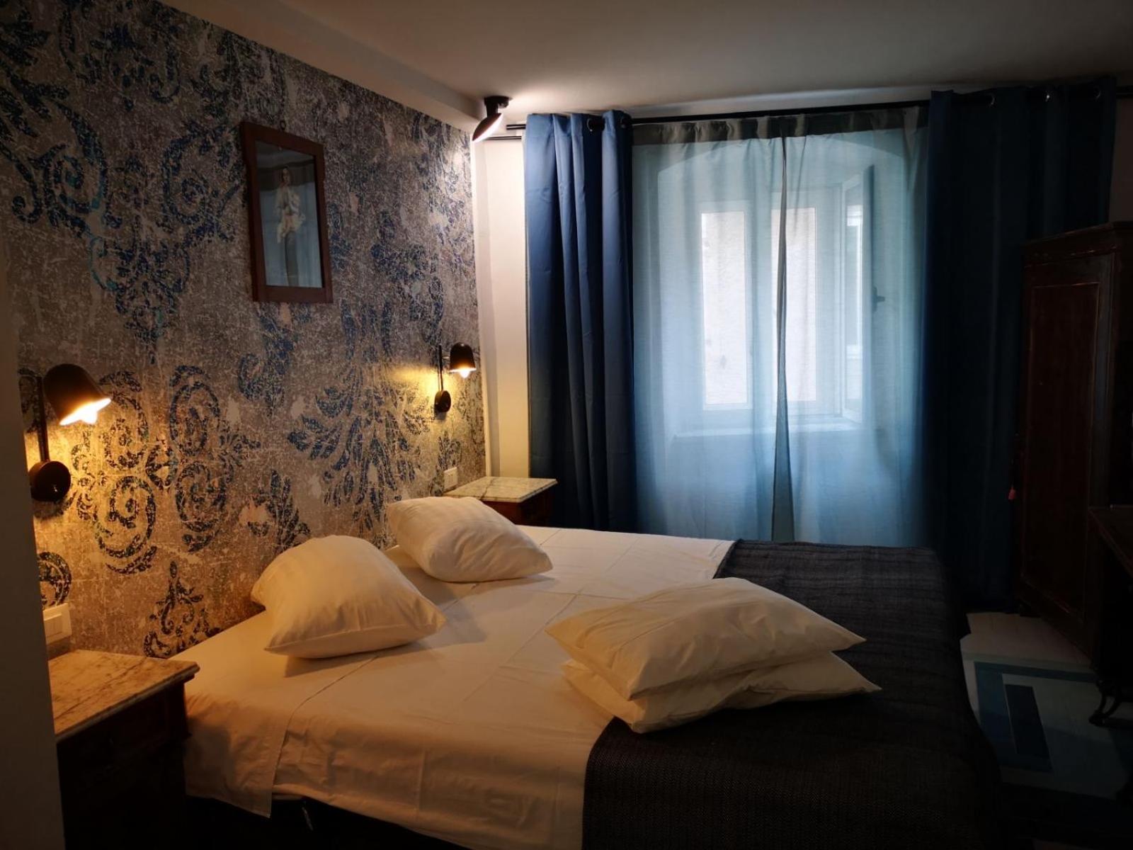 Studio Apartment - Photo 1