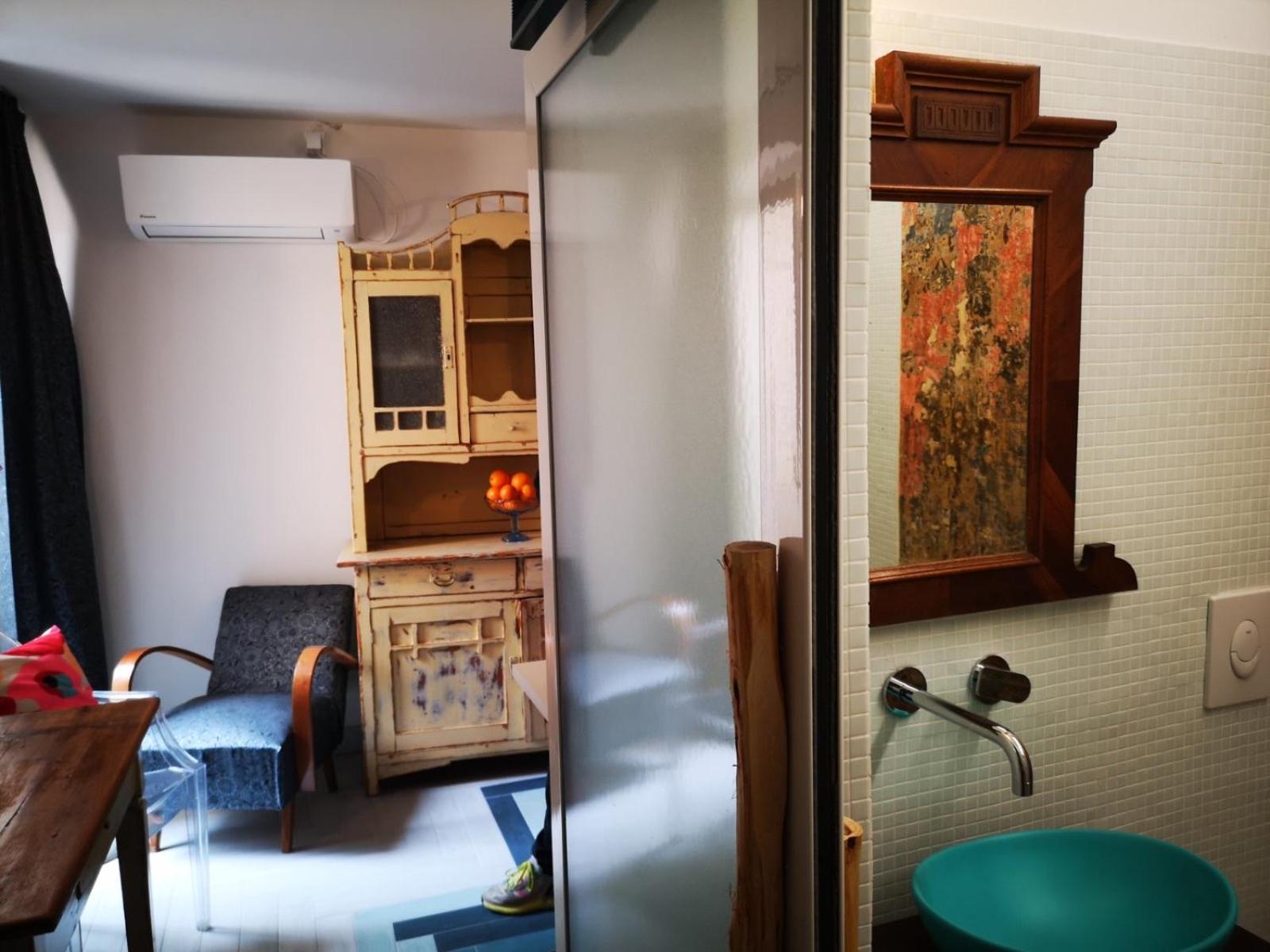 Studio Apartment - Photo 24