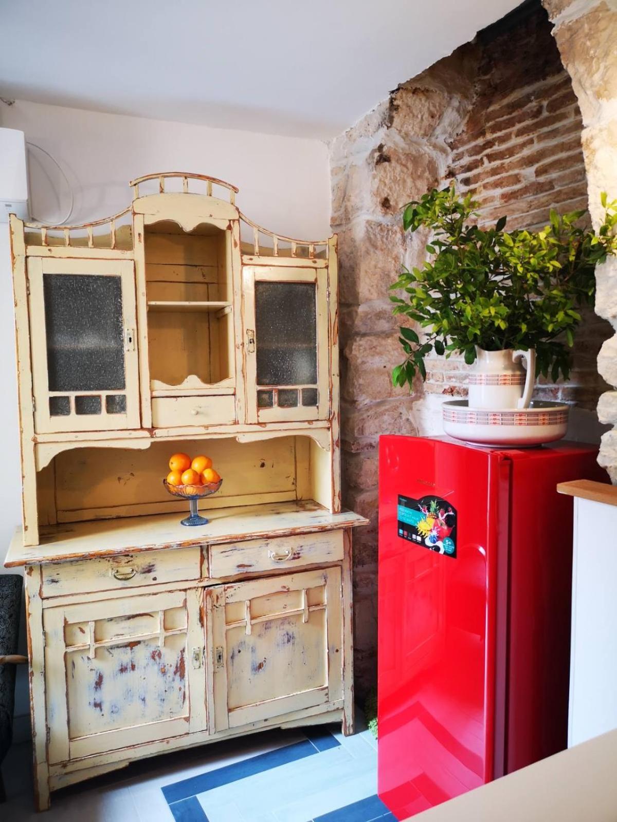 Studio Apartment - Photo 17