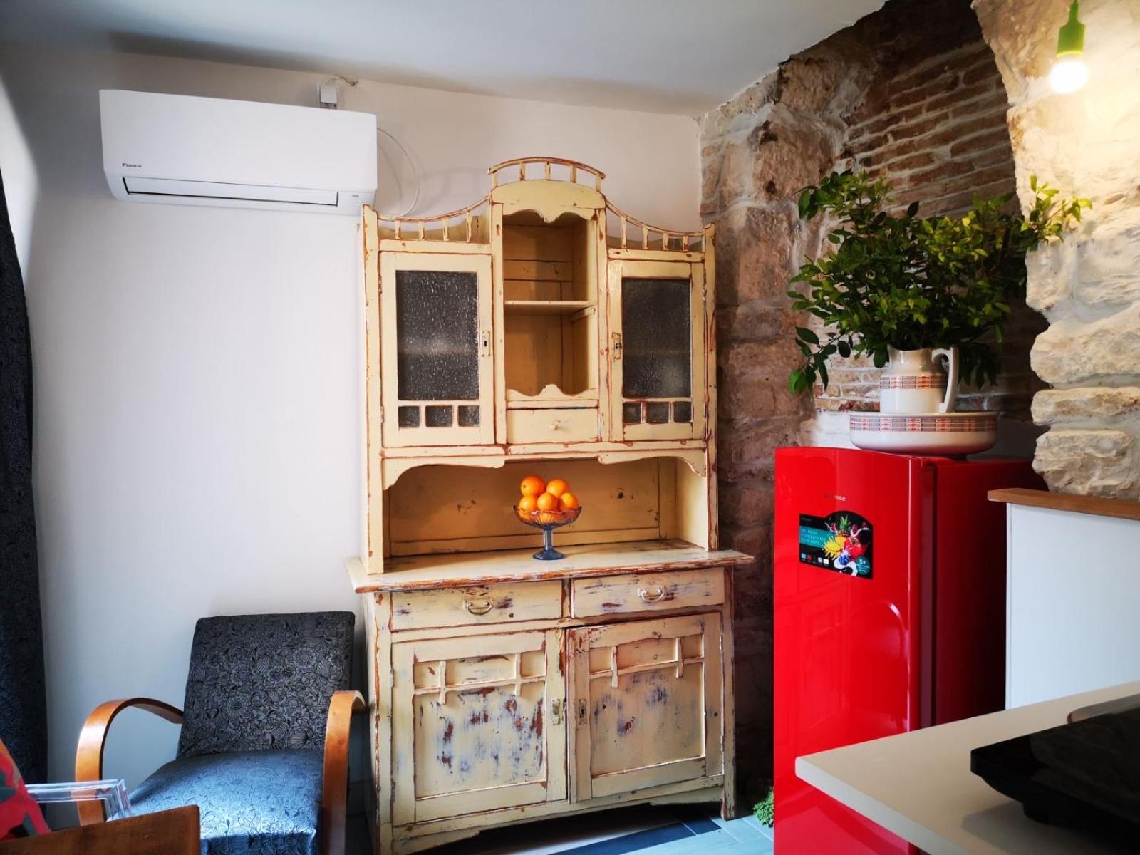 Studio Apartment - Photo 15