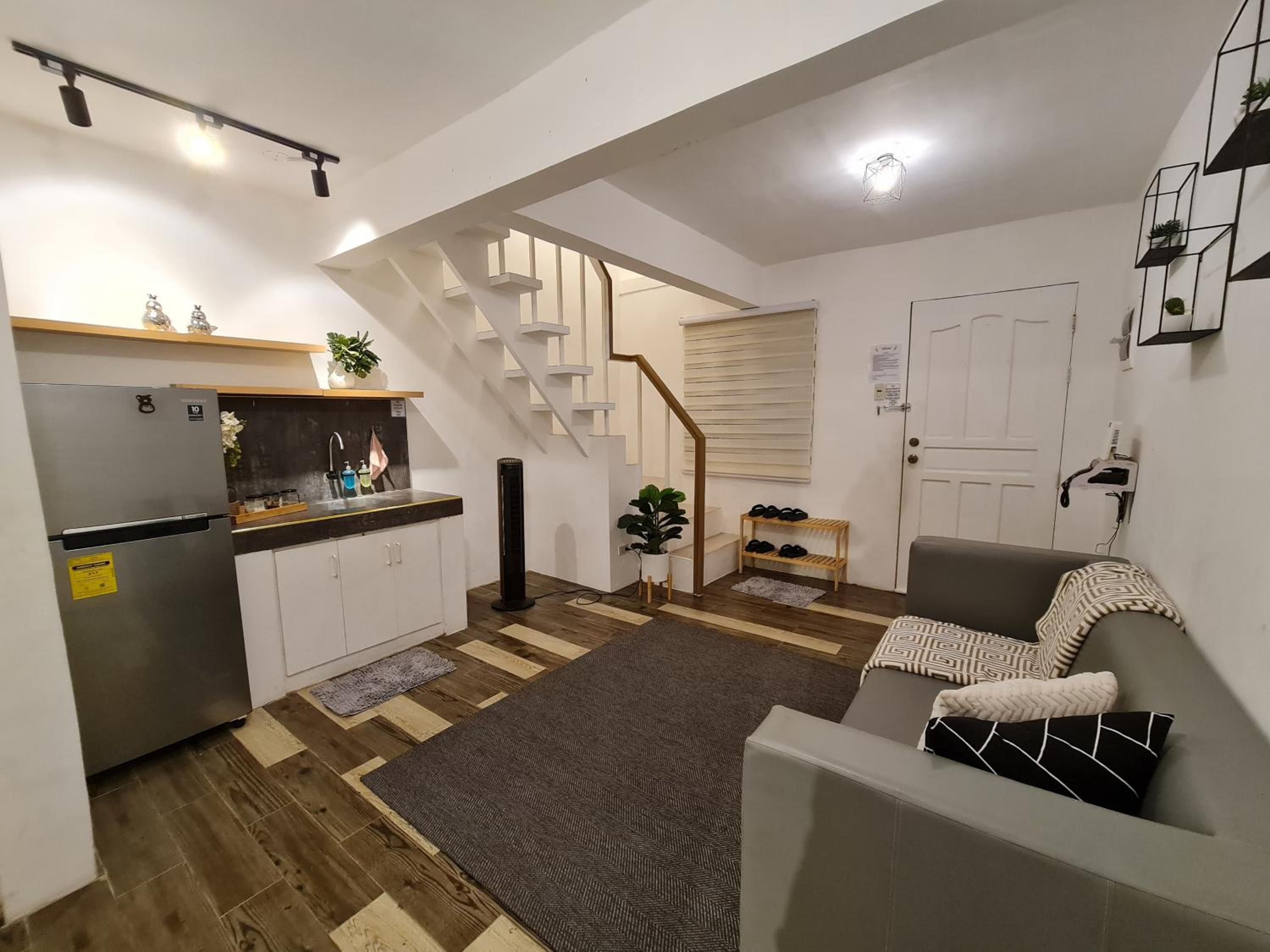 Three-Bedroom Apartment - Photo 3