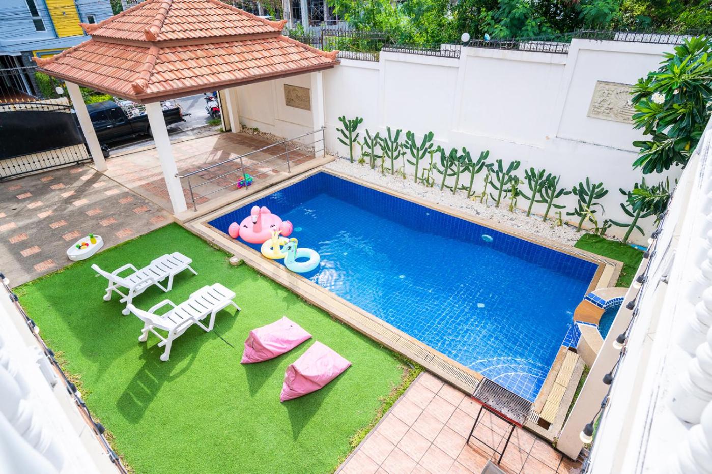 Villa photo 2