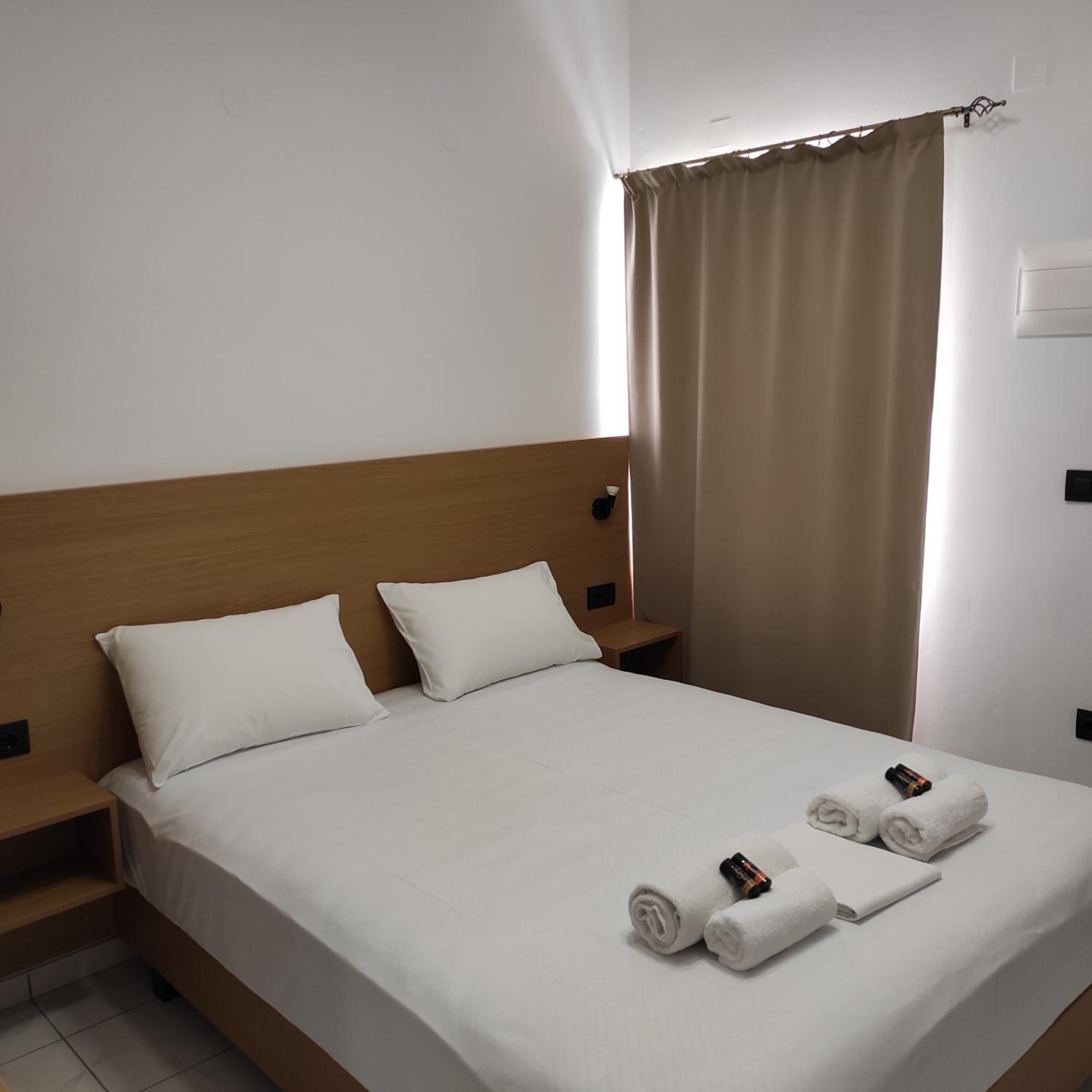 Deluxe Double Room - Photo 12