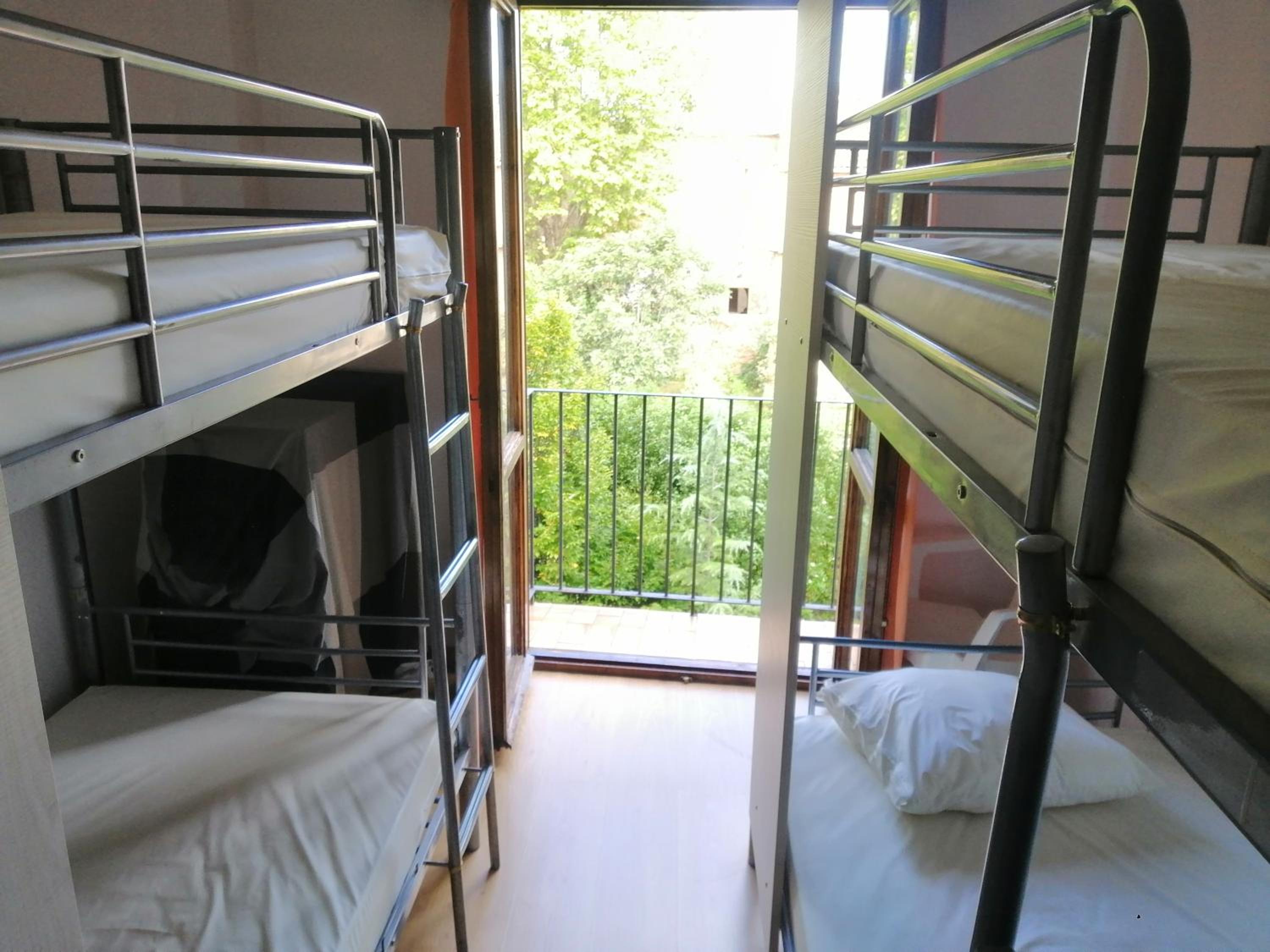 Quadruple Room with Shared Bathroom photo 3