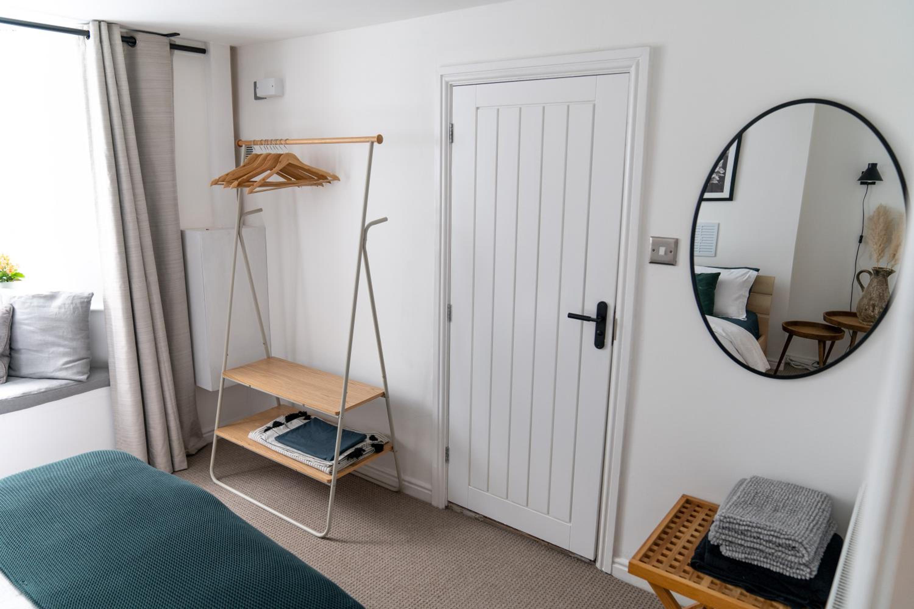 One-Bedroom Apartment - Photo 3