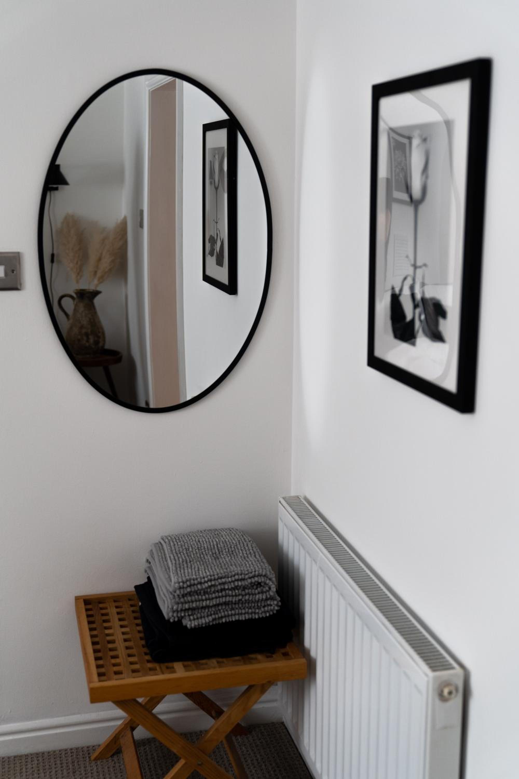 One-Bedroom Apartment - Photo 8