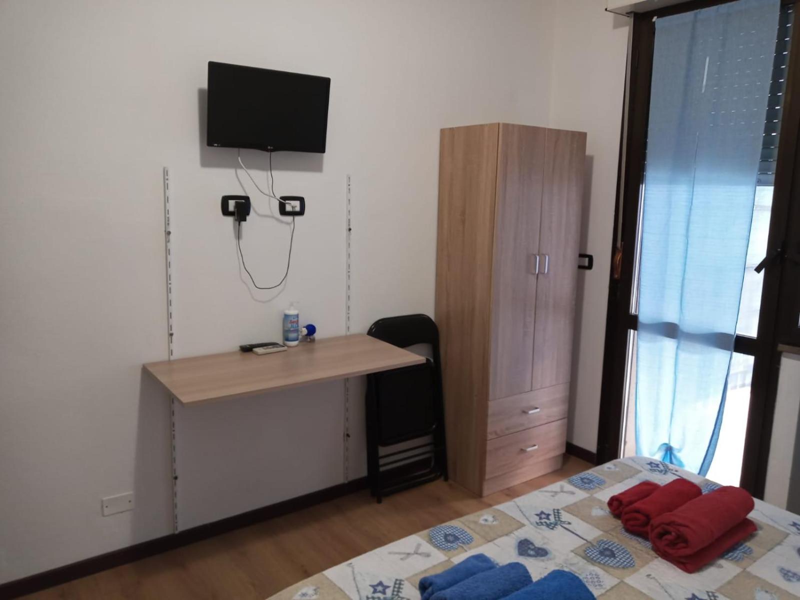 Double or Twin Room with Private Bathroom photo 3
