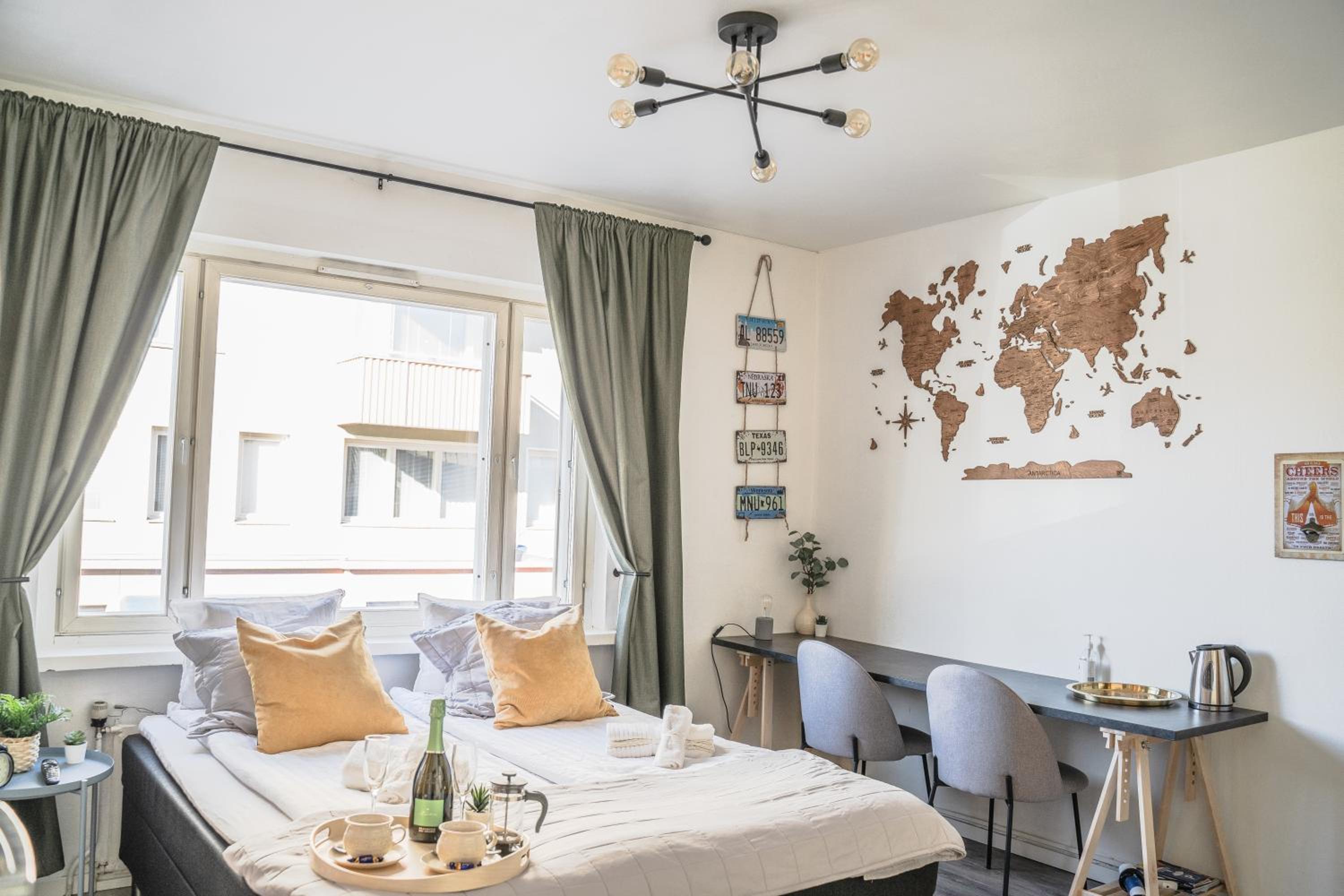 One-Bedroom Apartment - Photo 1