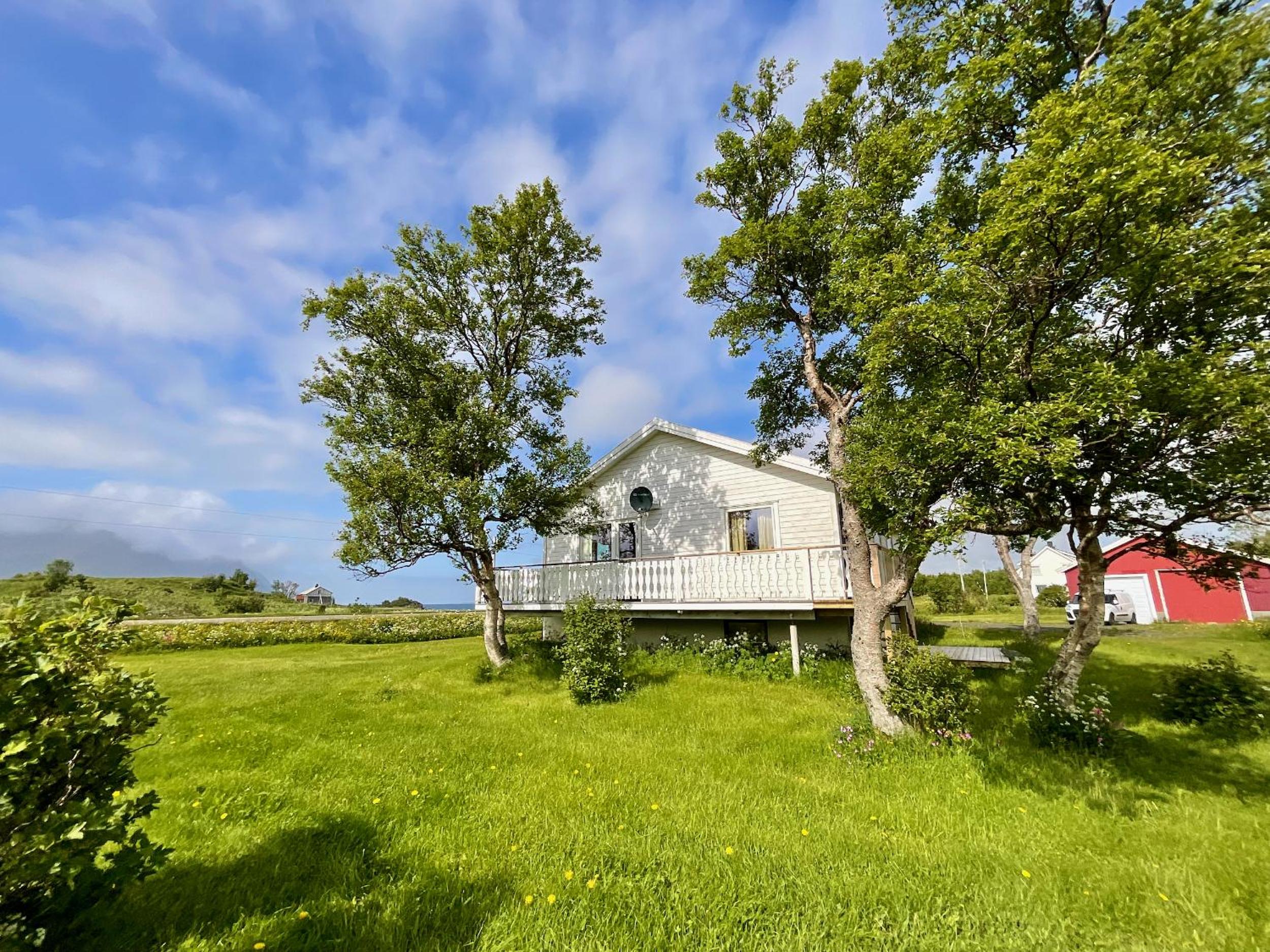 Three-Bedroom House photo 2