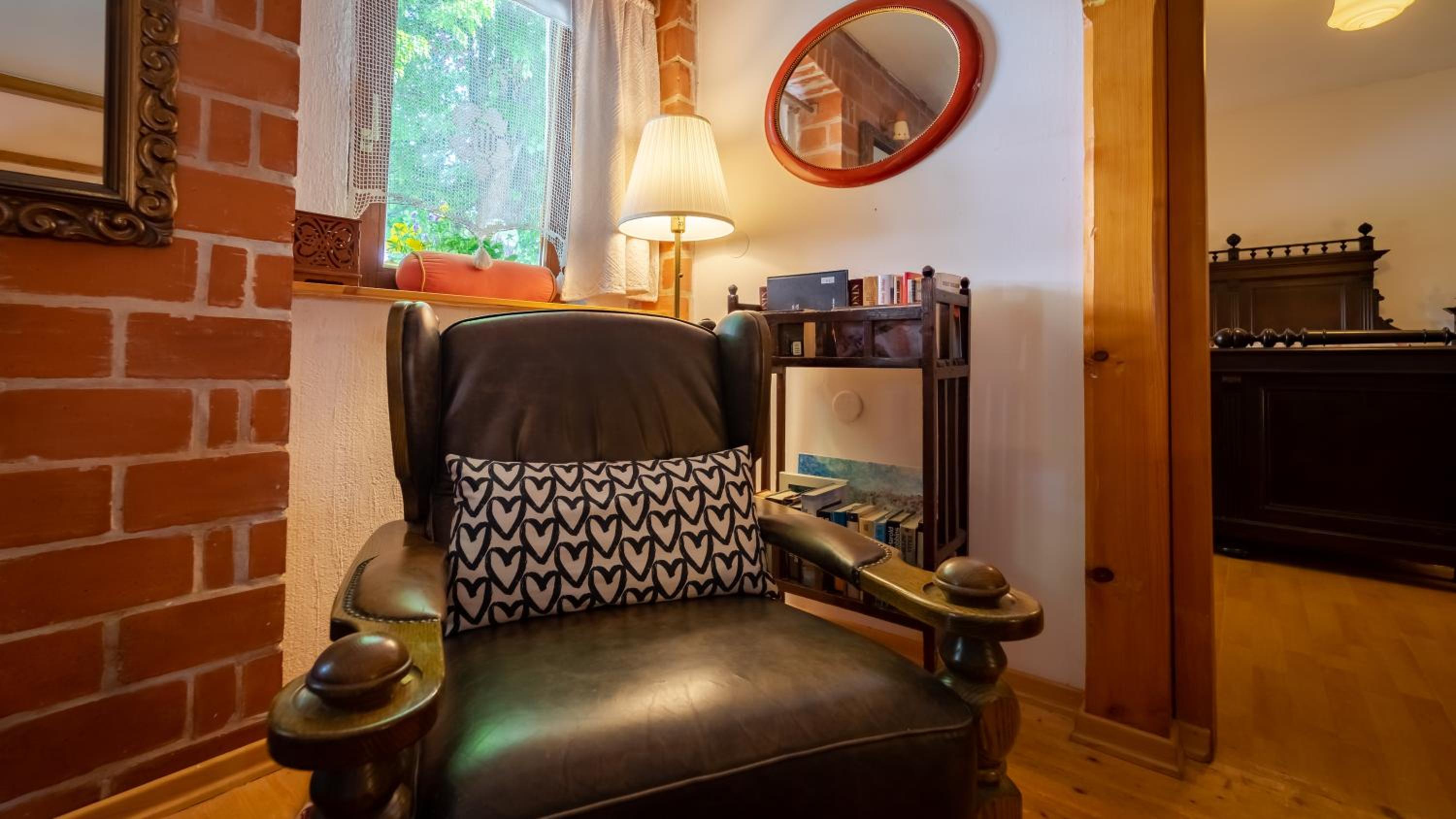 One-Bedroom Apartment - Photo 3