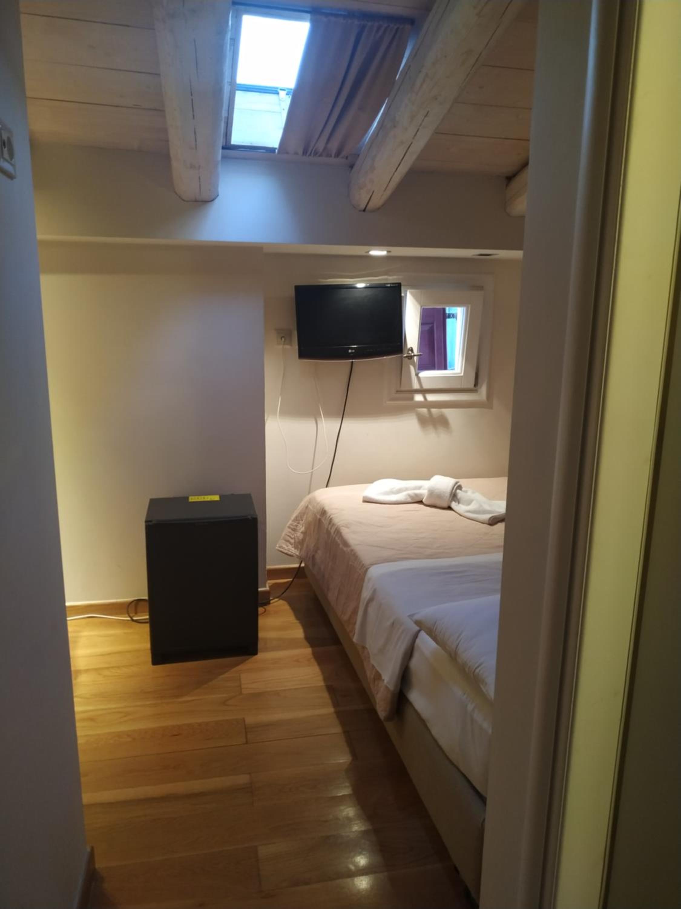 Small Double Room photo 2