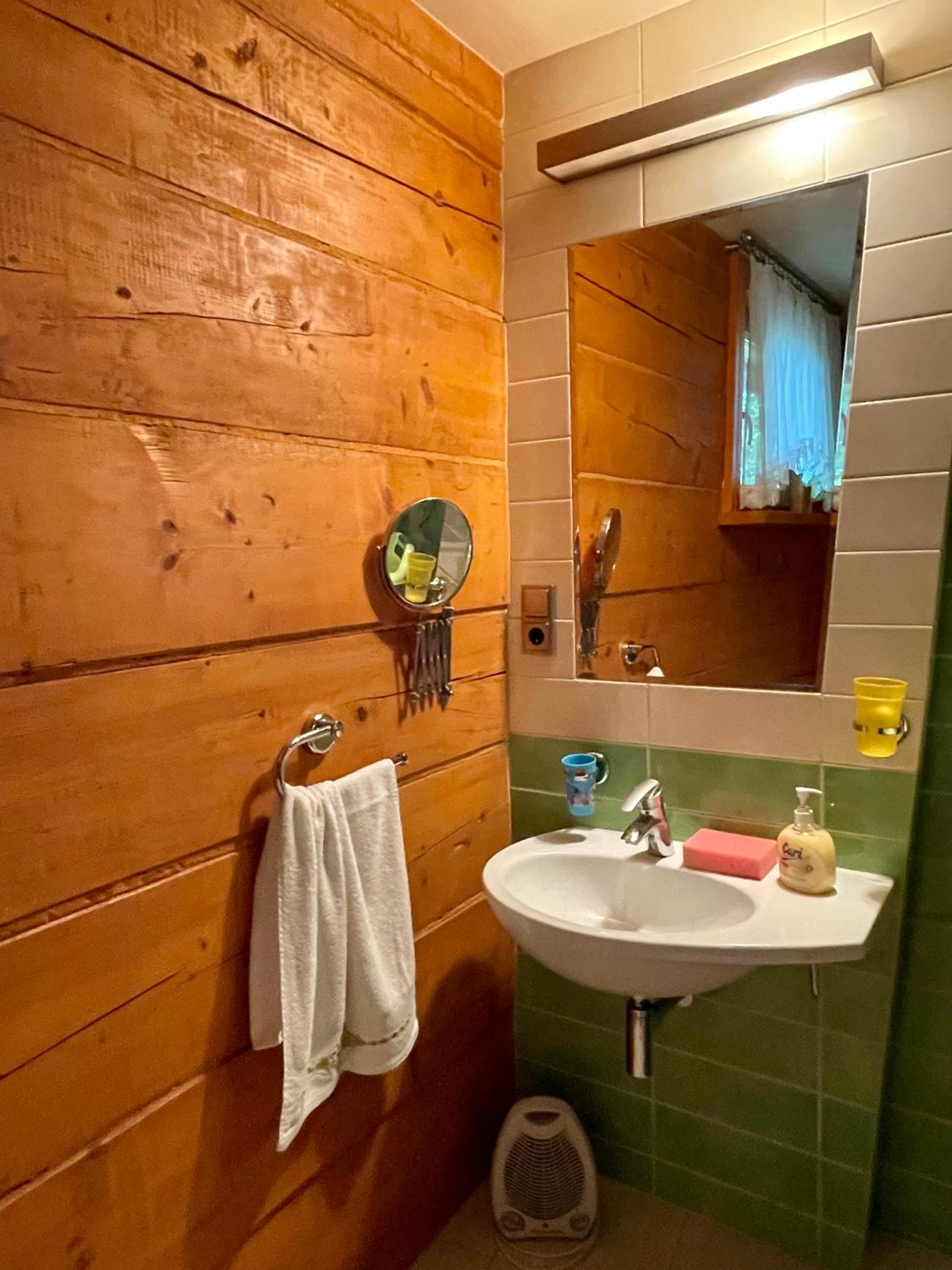 Four-Bedroom House - Photo 3