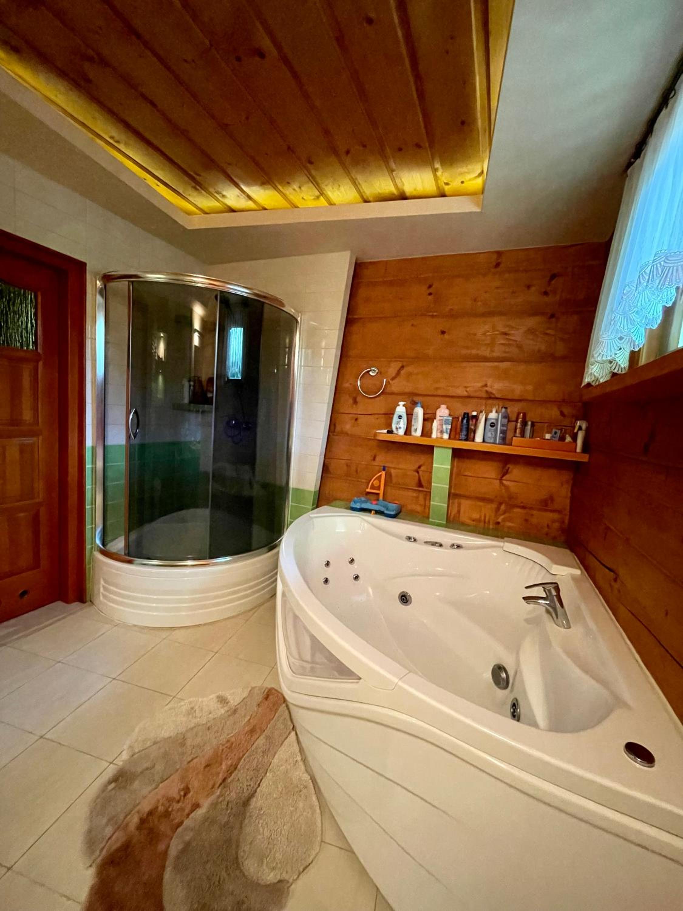 Four-Bedroom House - Photo 4