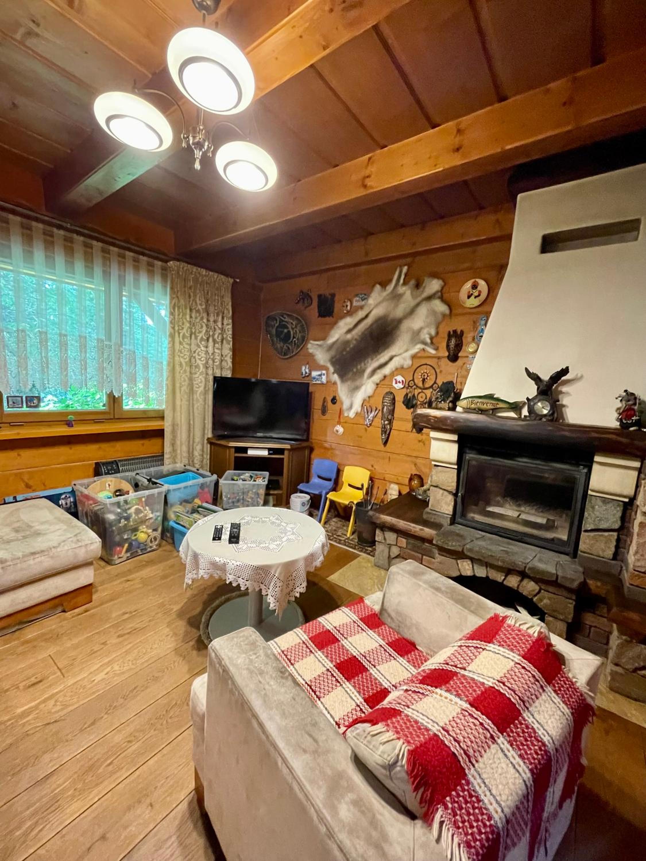 Four-Bedroom House - Photo 5