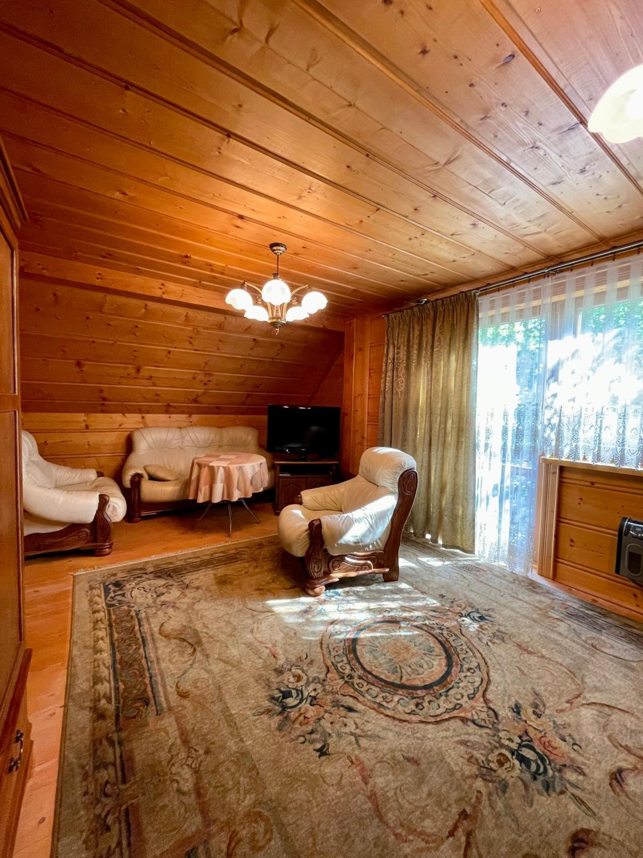 Four-Bedroom House - Photo 18