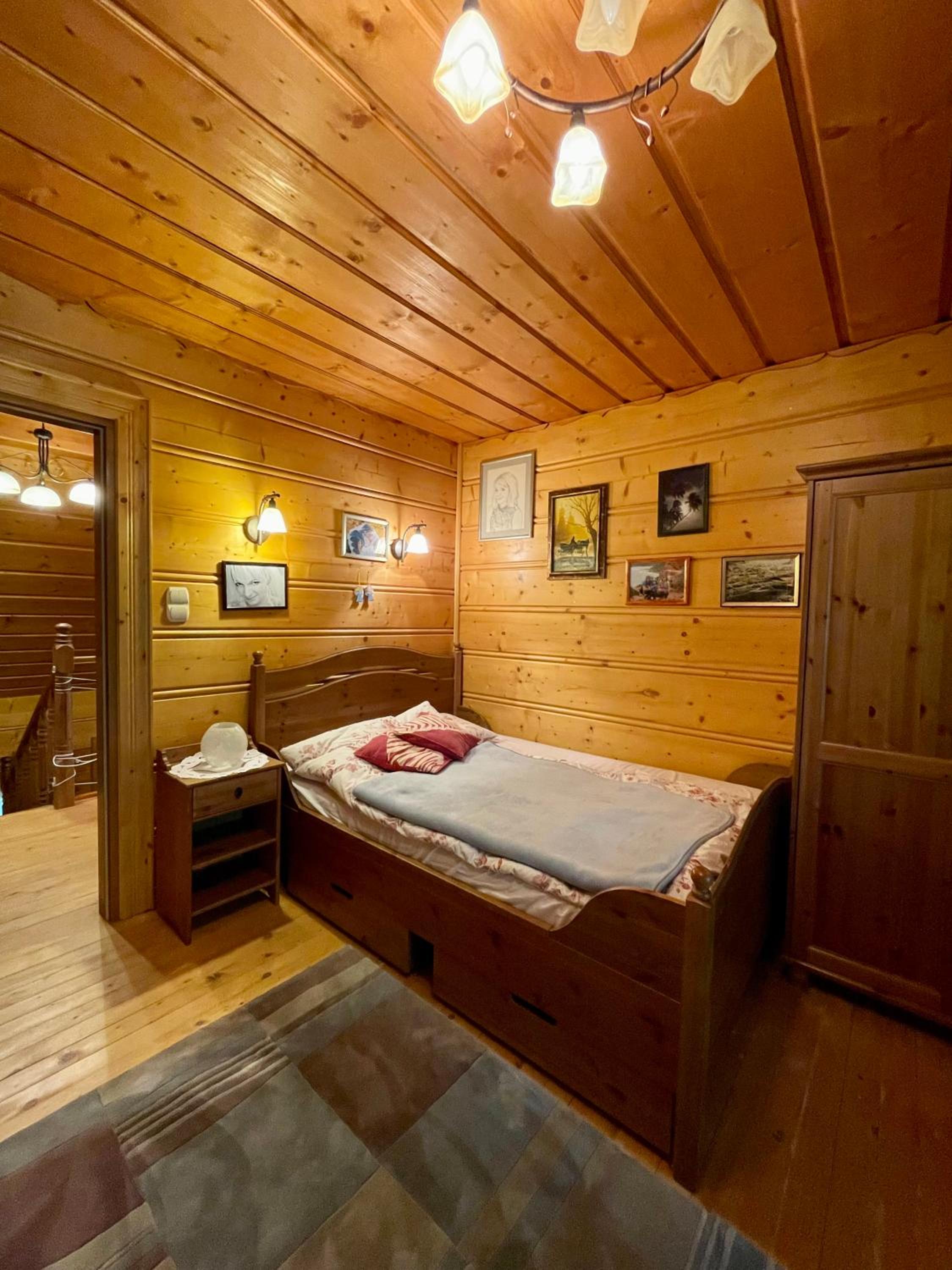 Four-Bedroom House - Photo 19