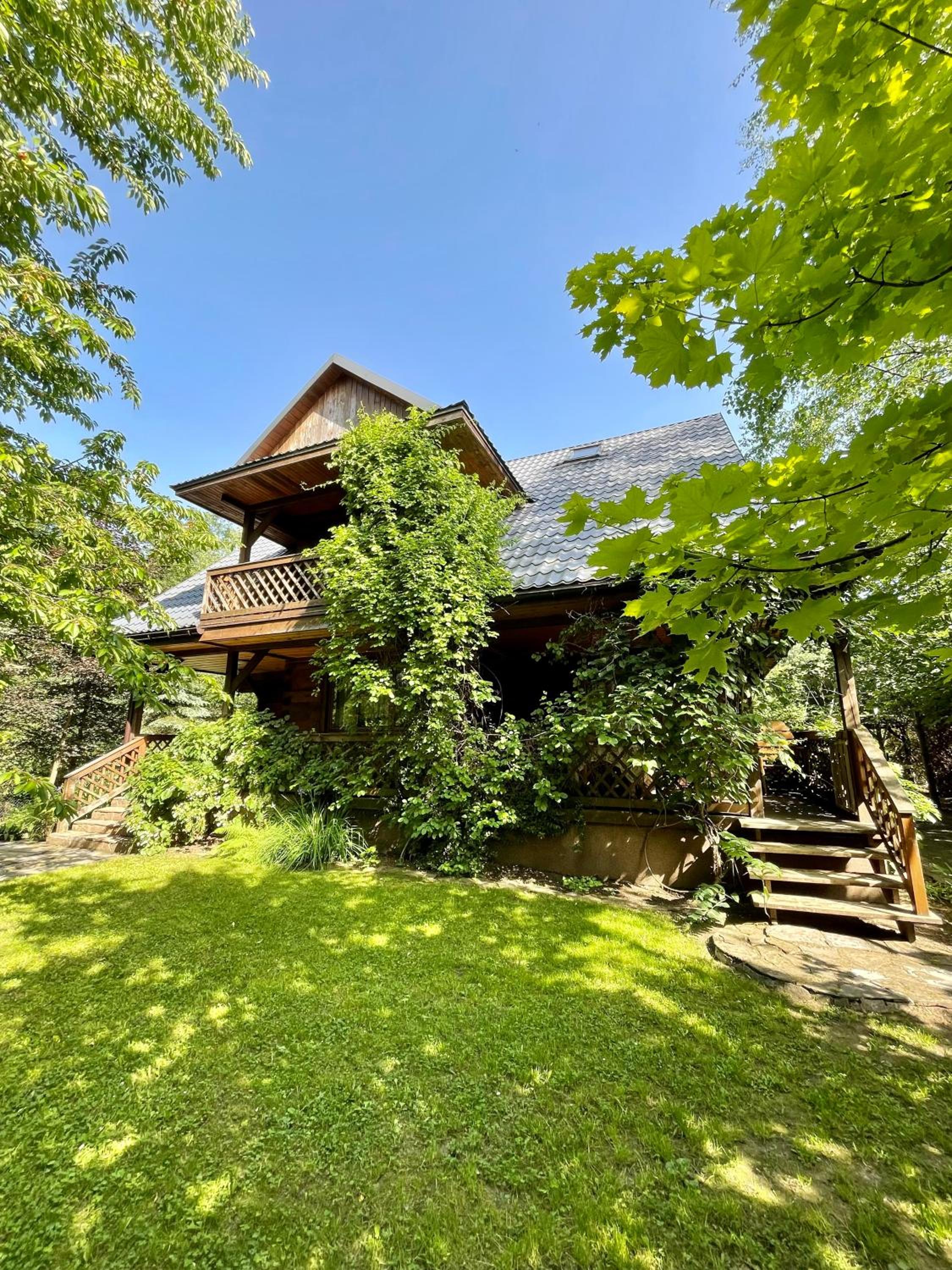 Four-Bedroom House - Photo 24