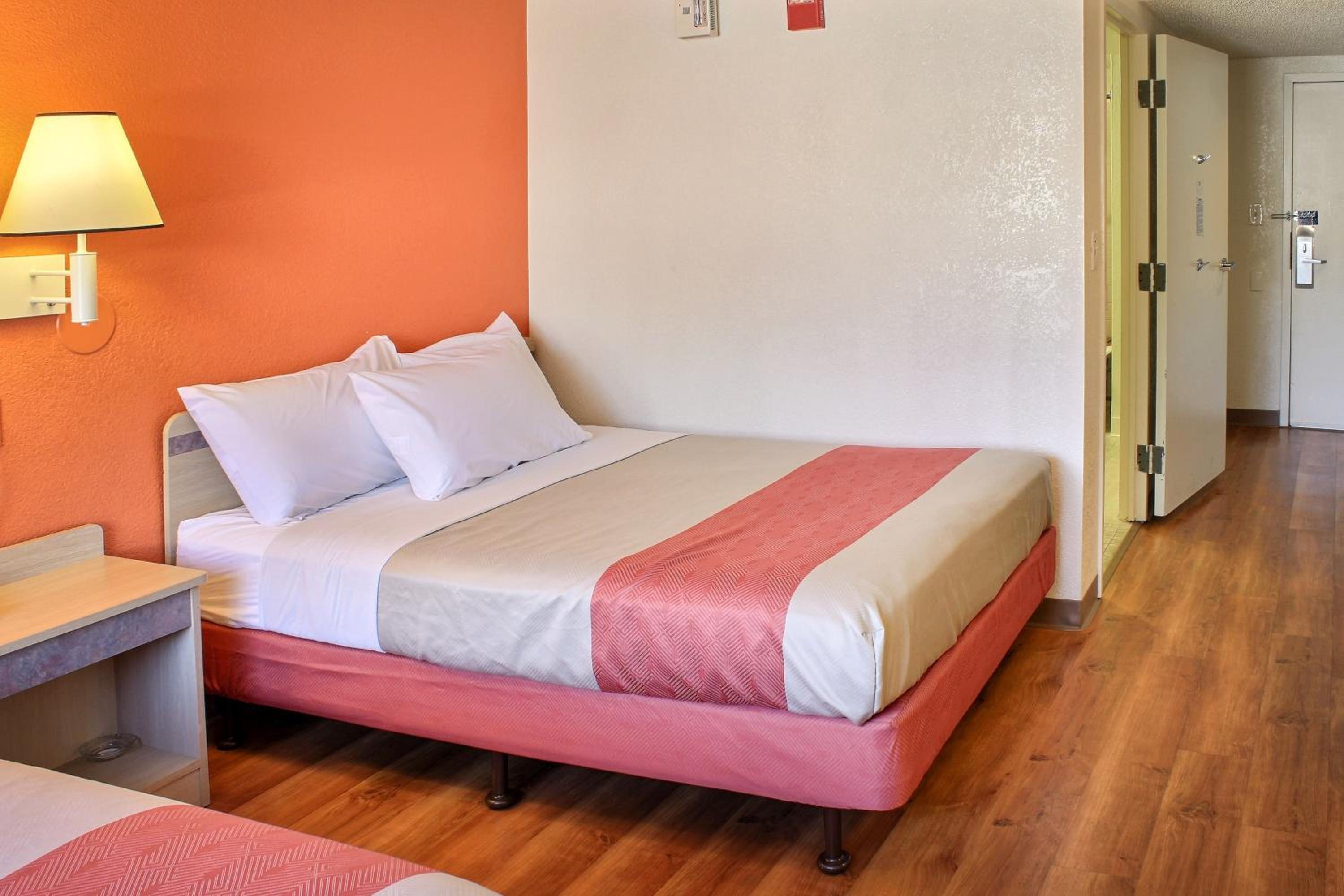 Queen Room With Two Queen Beds - Disability Access - Non-Smoking