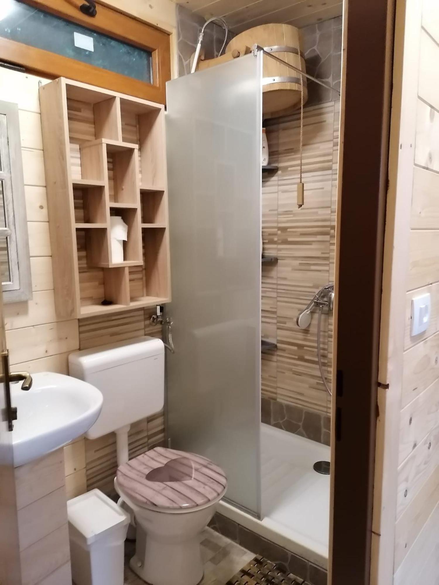 One-Bedroom House - Photo 11