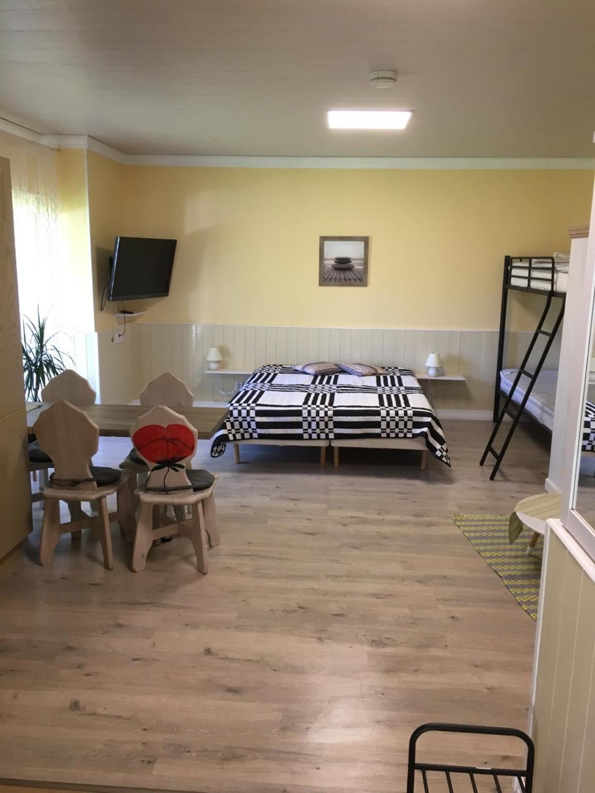 One-Bedroom House - Photo 22