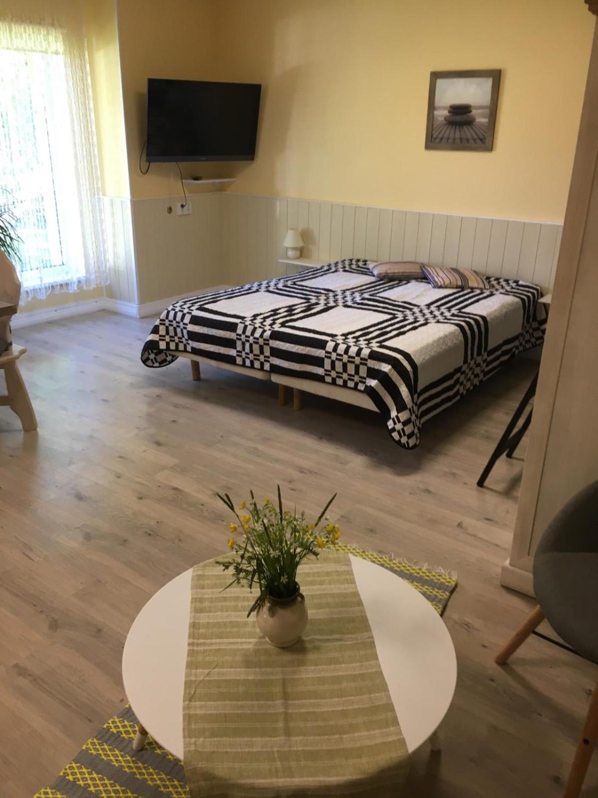 One-Bedroom House - Photo 10