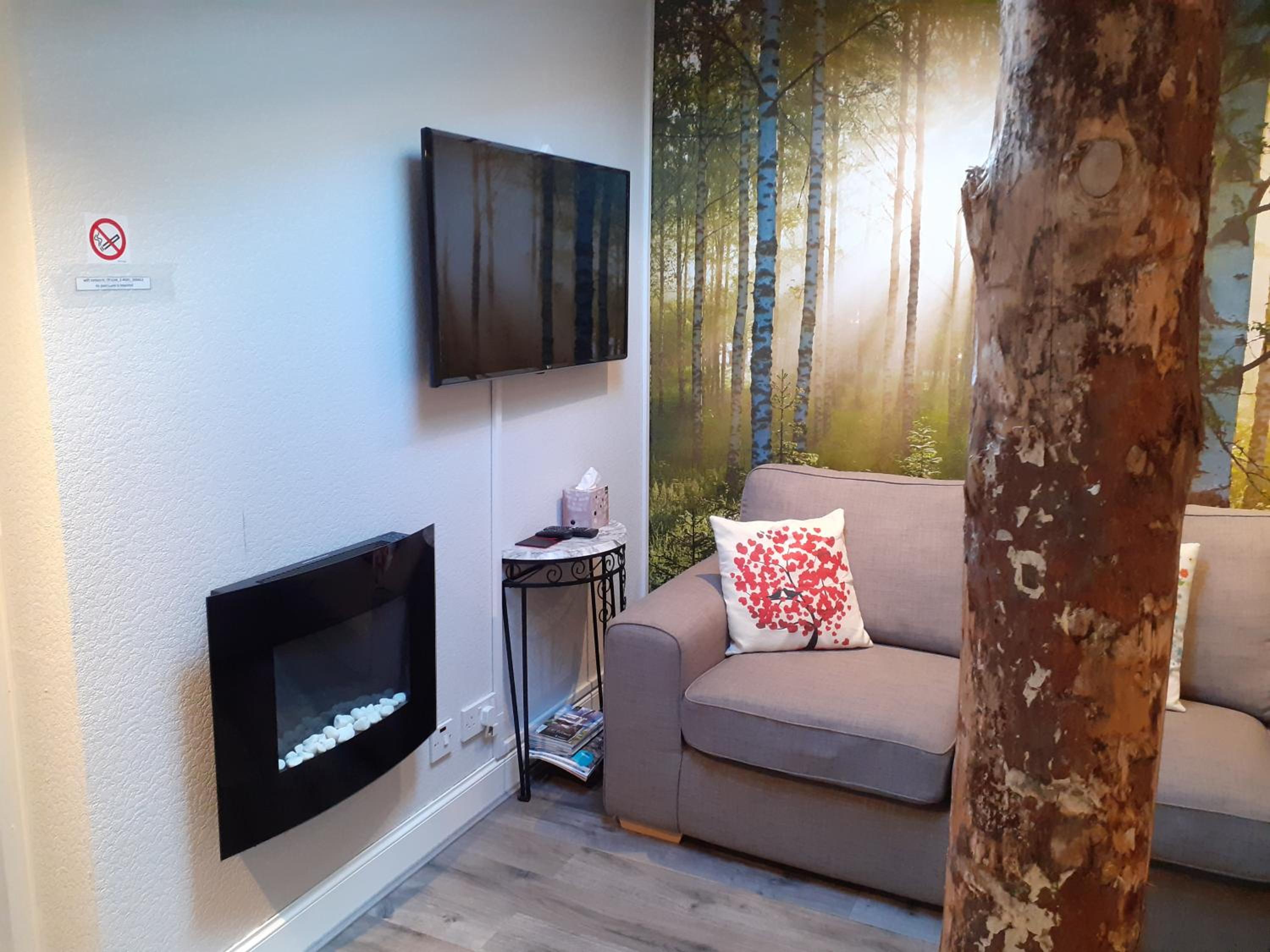 Two-Bedroom Apartment - Photo 2