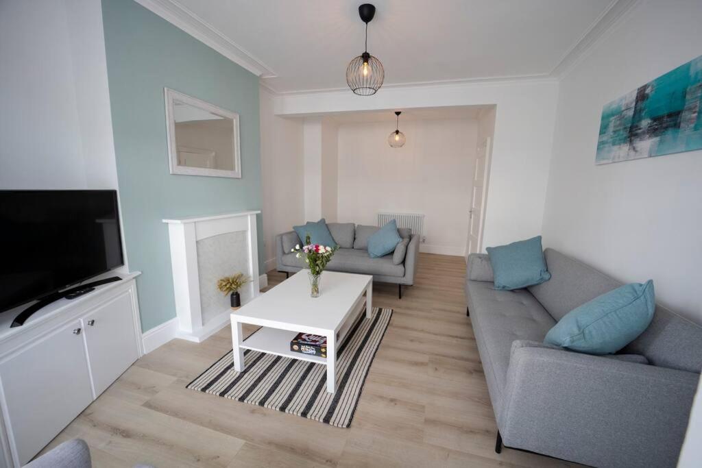 Three-Bedroom House photo 2