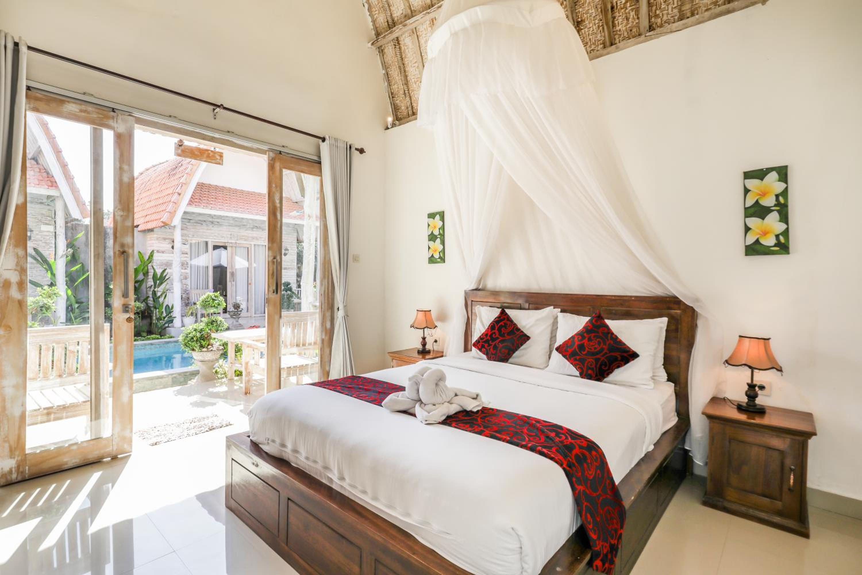 Double Room with Pool View - Photo 13
