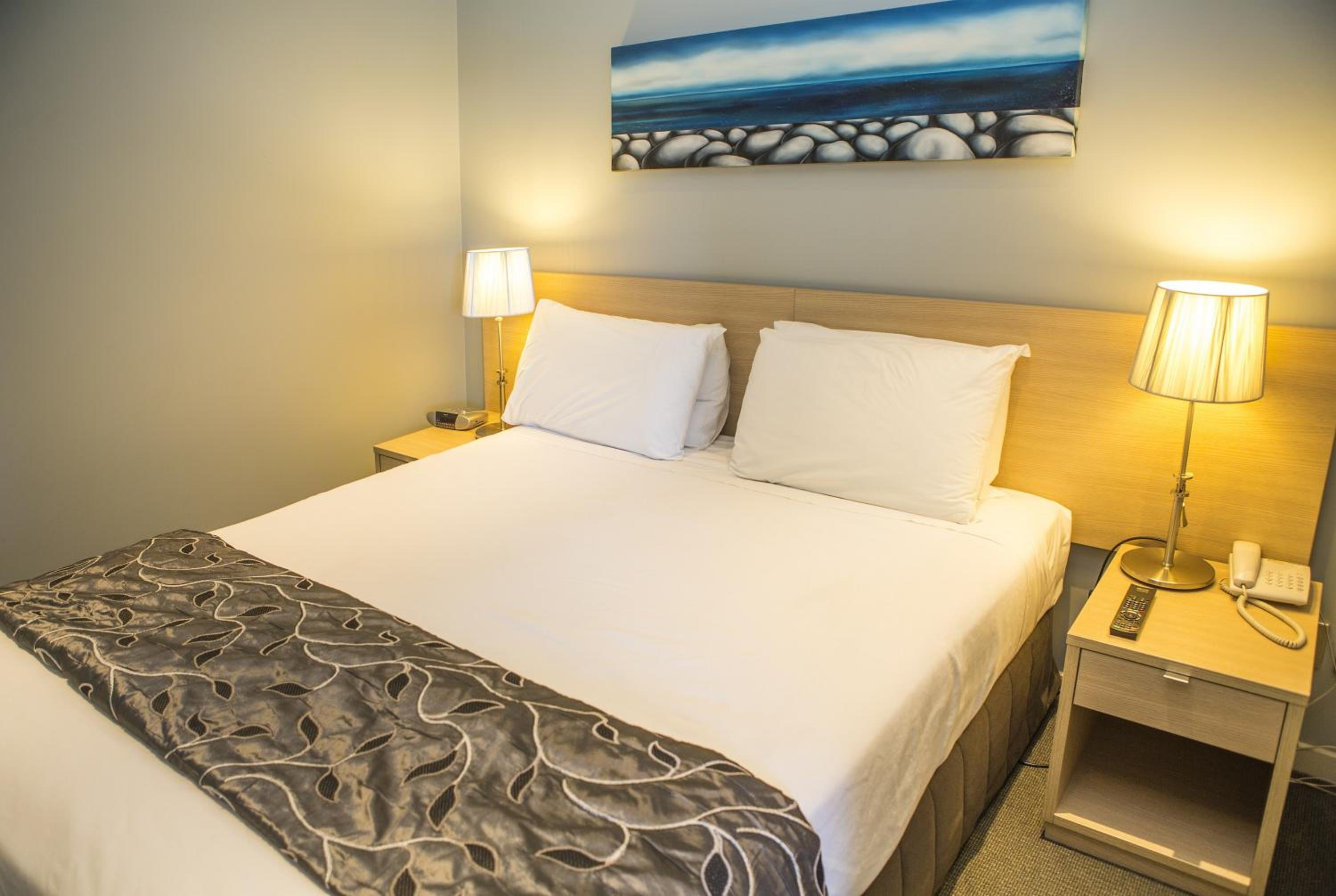Waves King Suite with Walk-in Shower